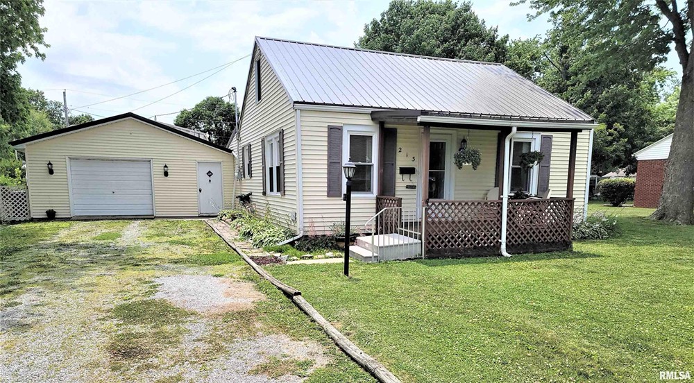 FOR SALE 213 W 12th St, Flora, IL 3 Bed / 3 Bath Wiley Realty Group