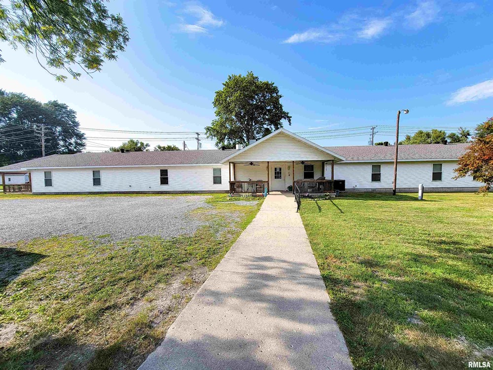 FOR SALE 420 N Worthey St, Flora, IL 0 Bed / 0 Bath Wiley Realty Group