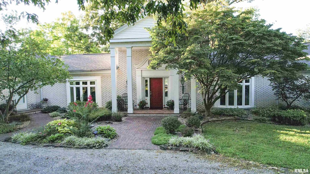 FOR SALE 6534 Old Highway 50, Flora, IL 4 Bed / 3 Bath Wiley Realty Group