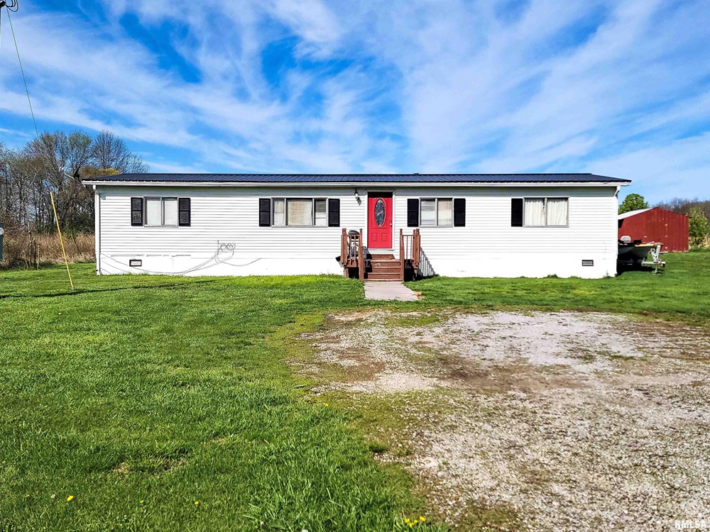 FOR SALE 219 Hanging Rock Rd, Flora, IL 3 Bed / 2 Bath Wiley Realty Group