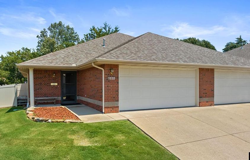 1232 Willowbrook Rd, Mountain Home, AR 72653