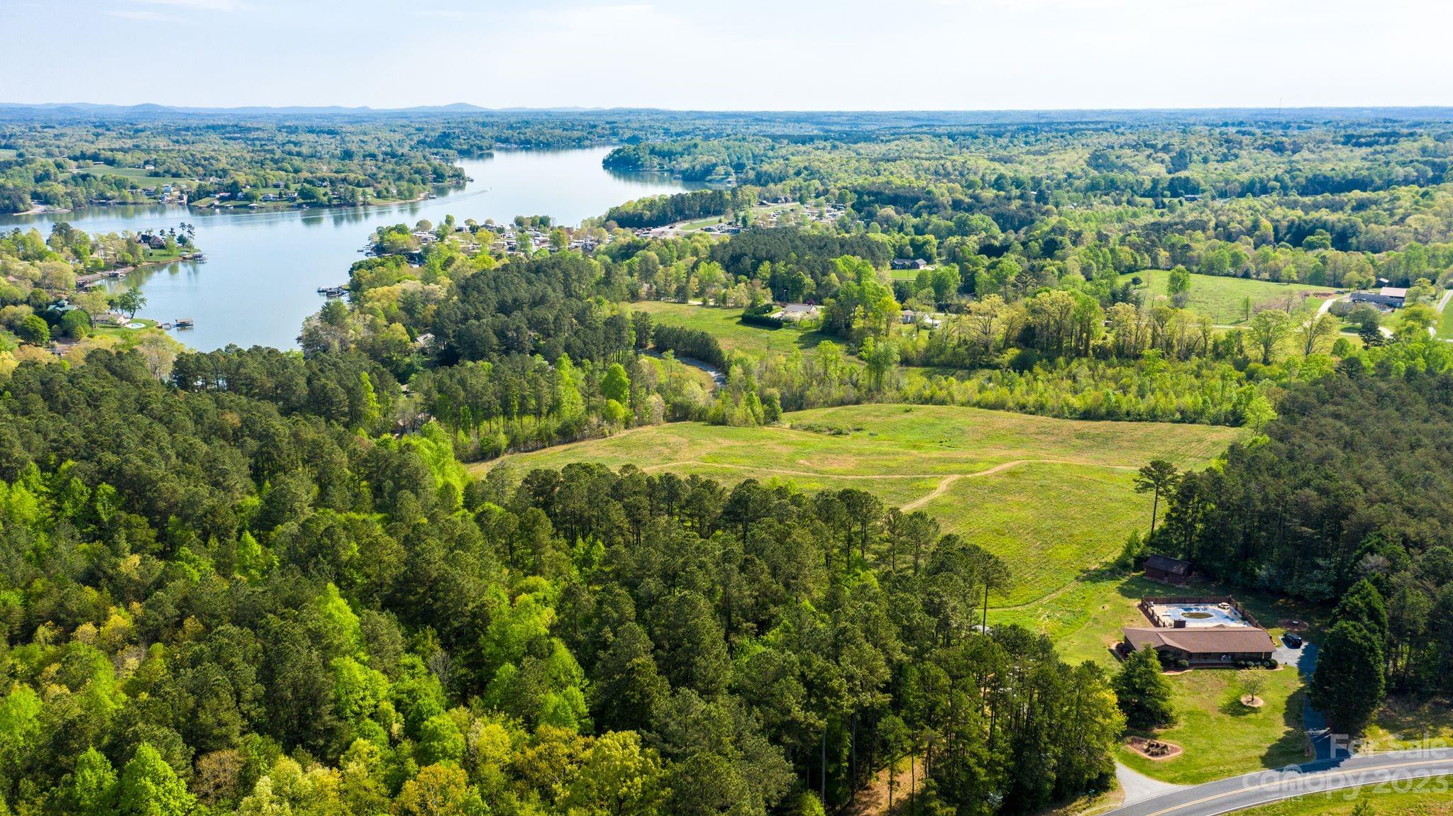 main property photo 10