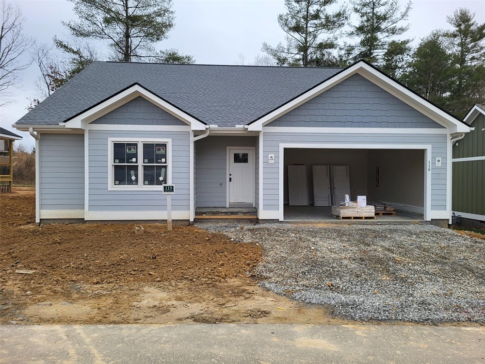 FOR SALE 119 Olde Oak Way, Hendersonville, NC 3 Bed / 3 Bath MC134