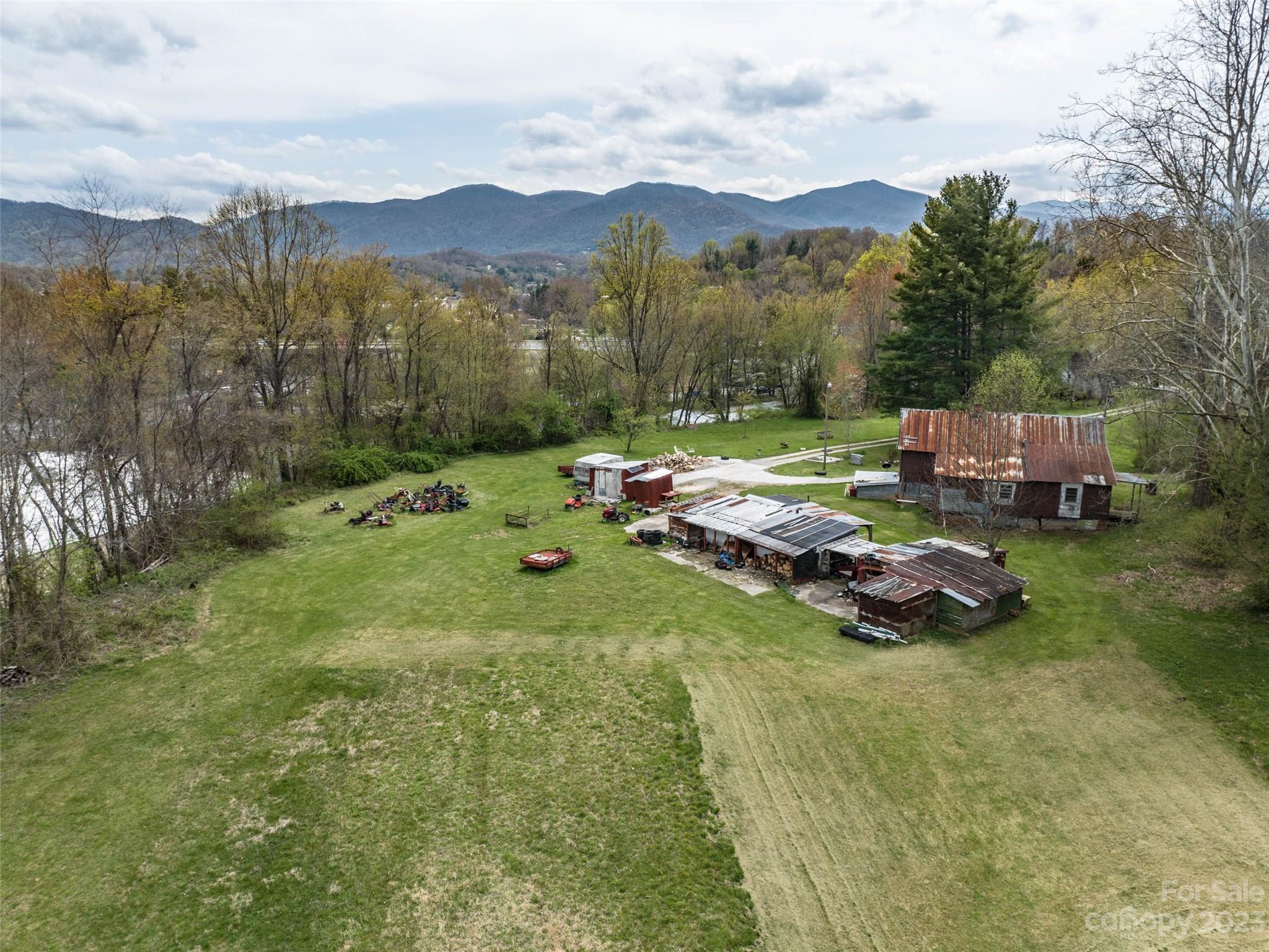 main property photo 4