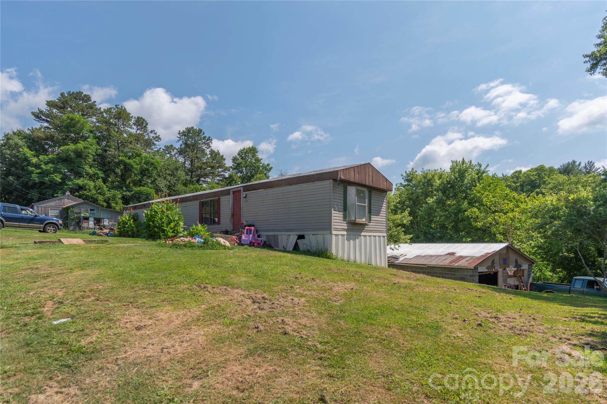 main property photo 10
