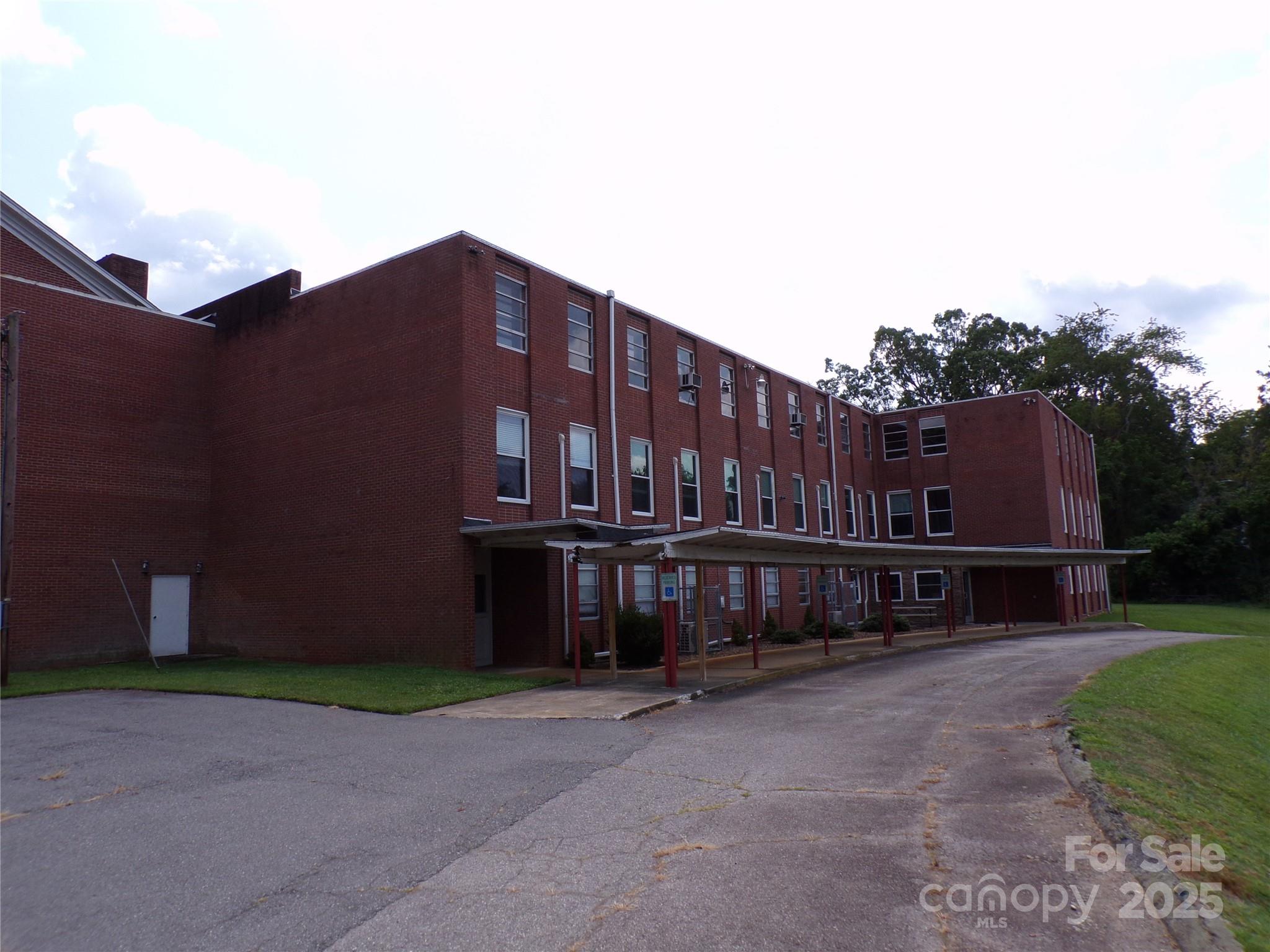 main property photo 5