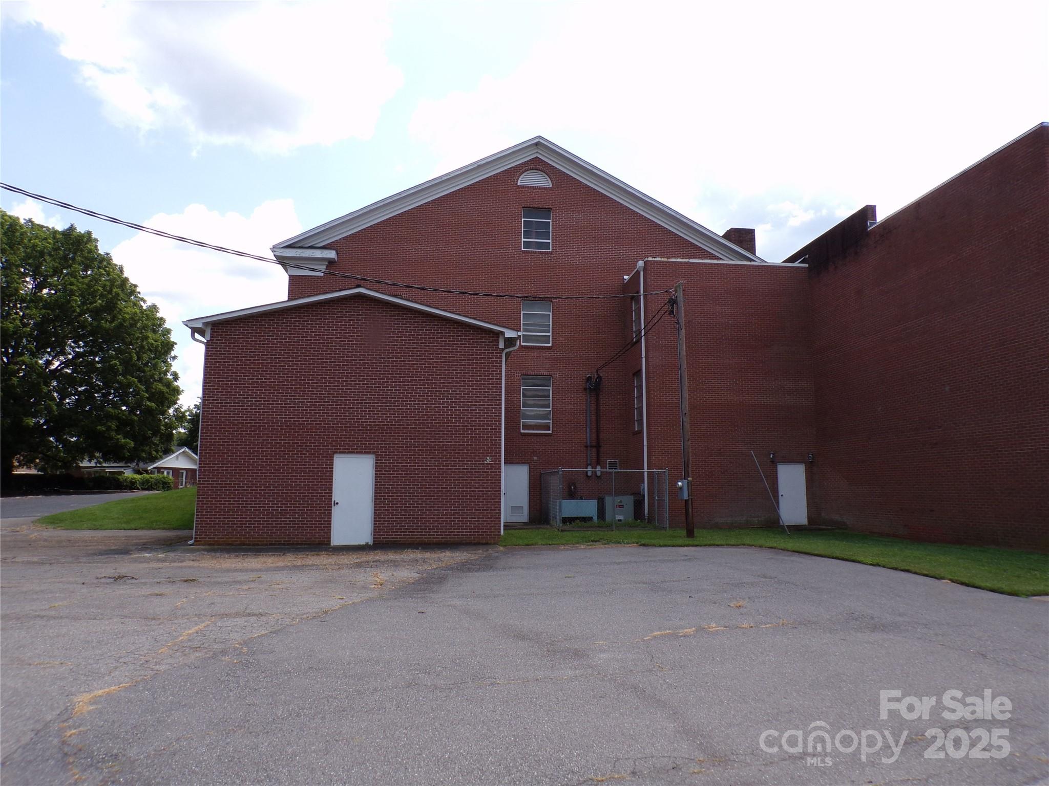 main property photo 6