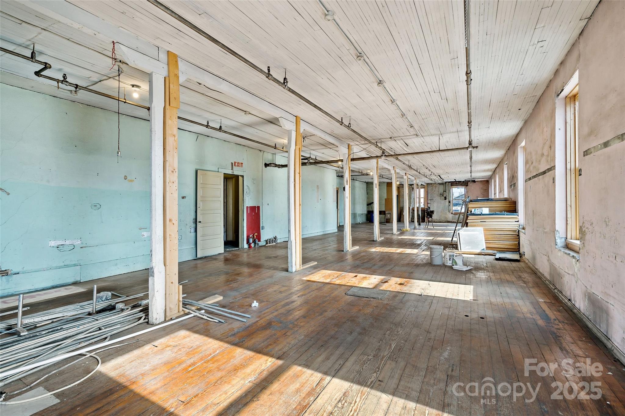 main property photo 28