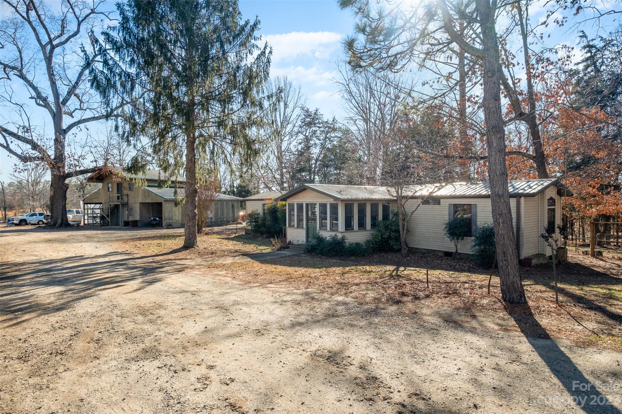 main property photo 40