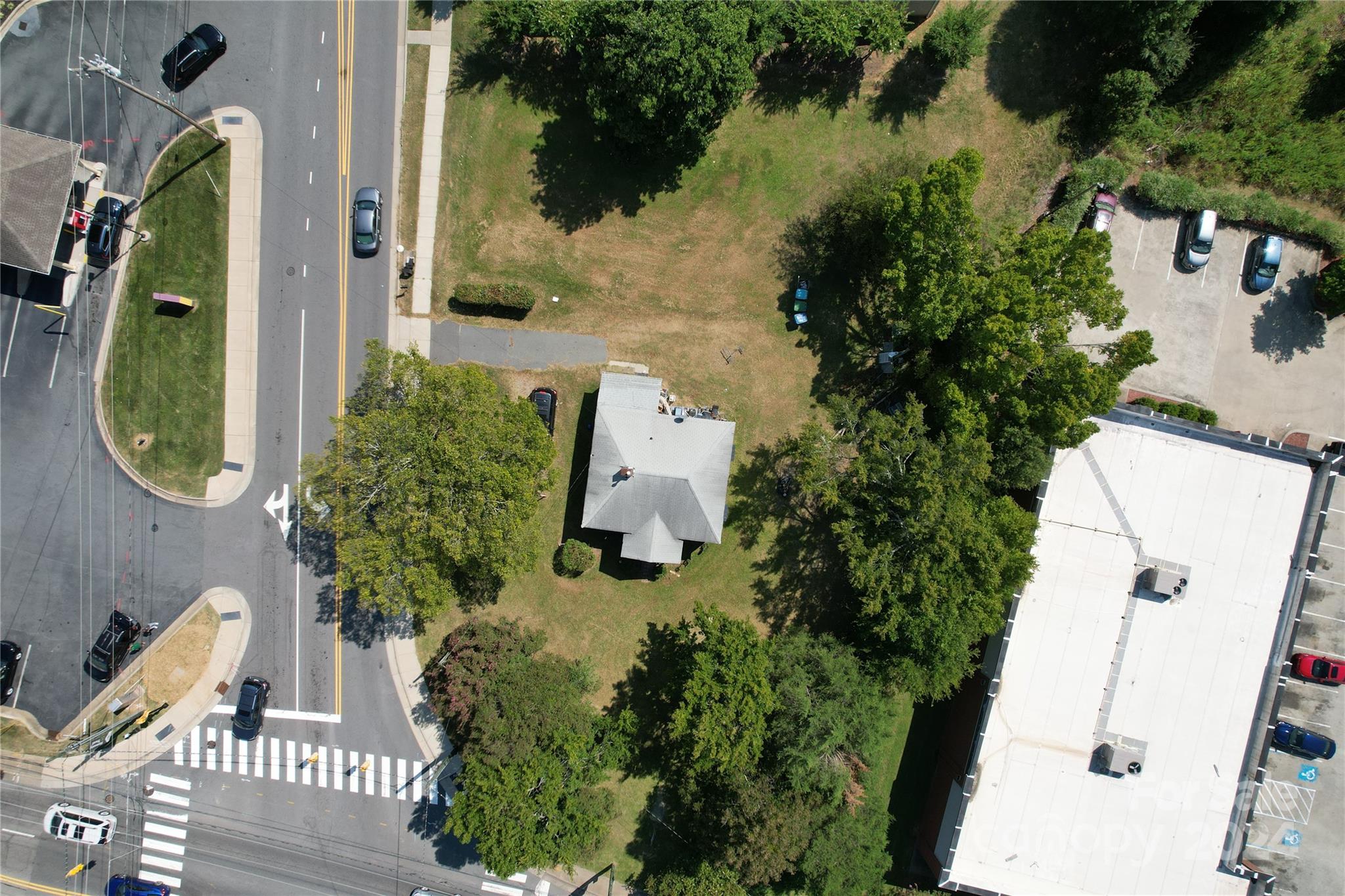 main property photo 9