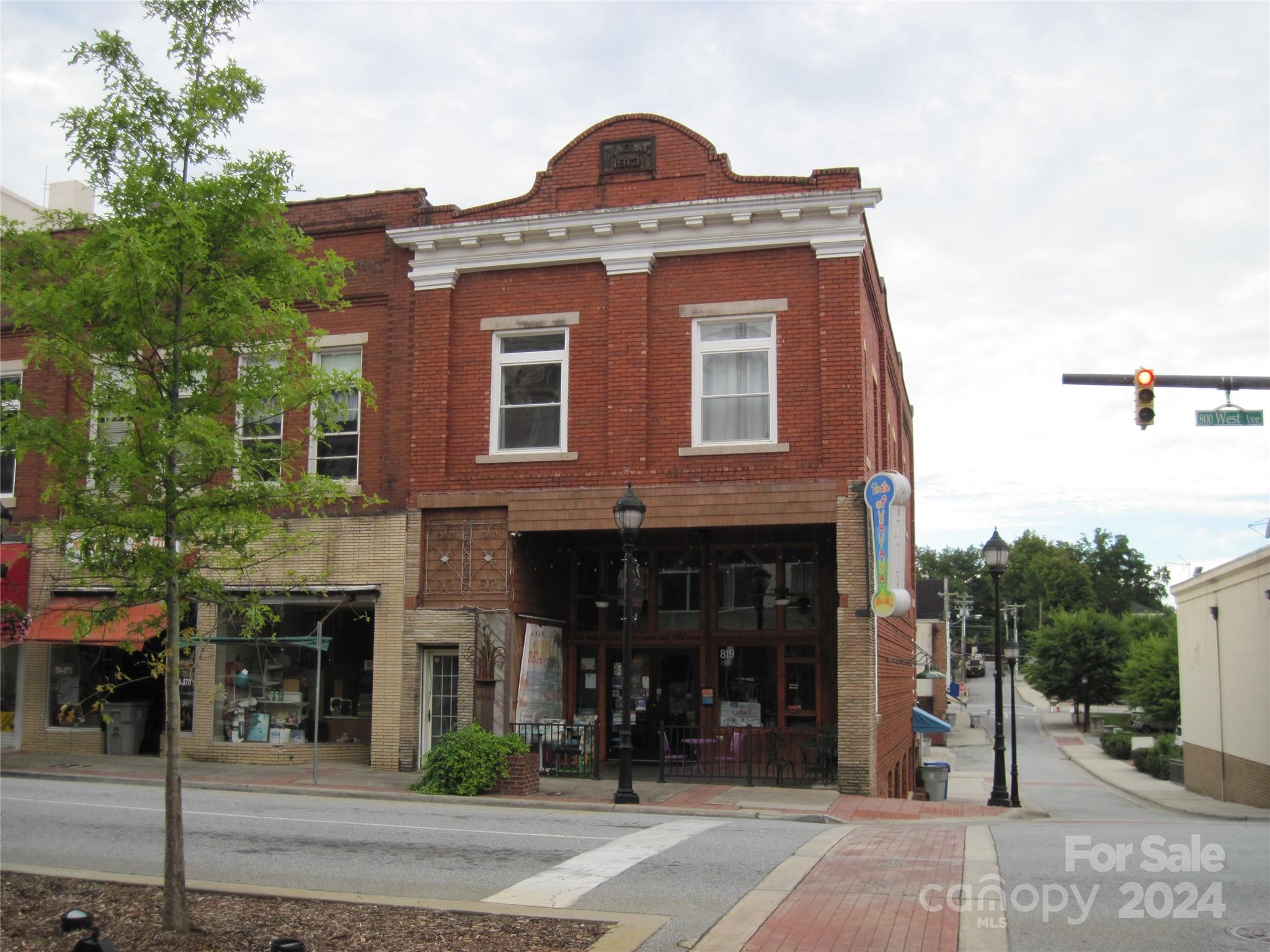 main property photo 12