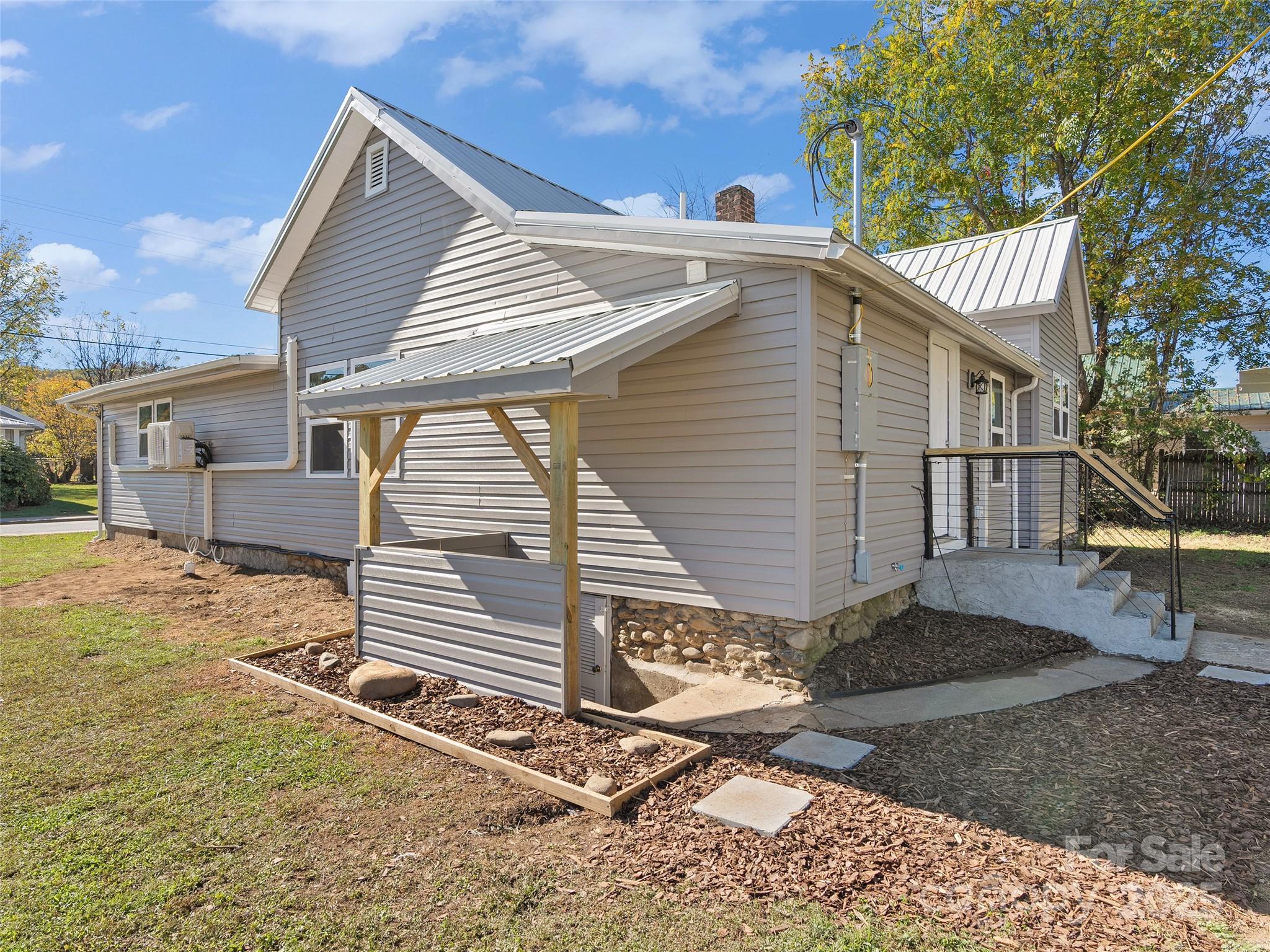 main property photo 22
