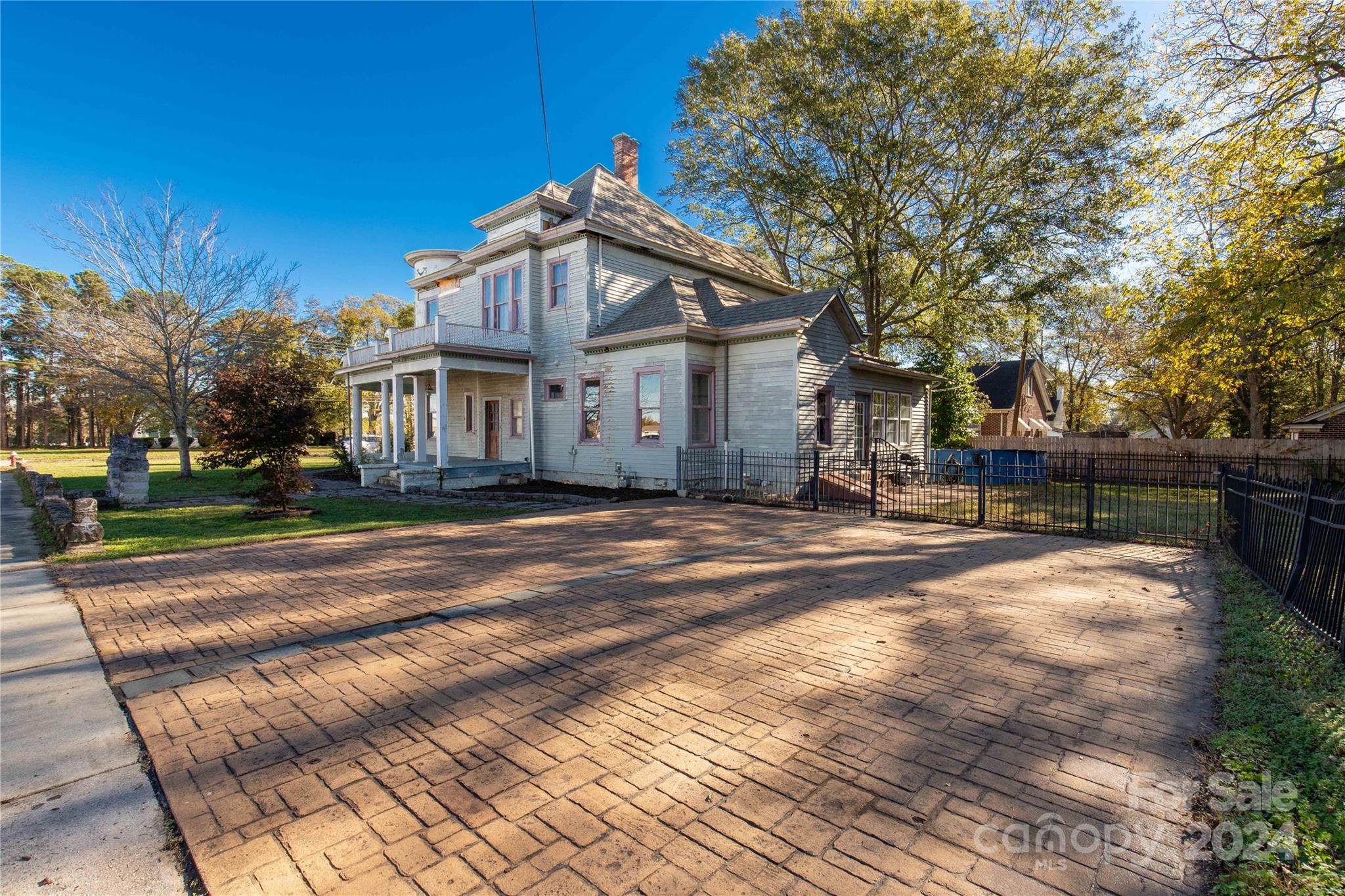 main property photo 6