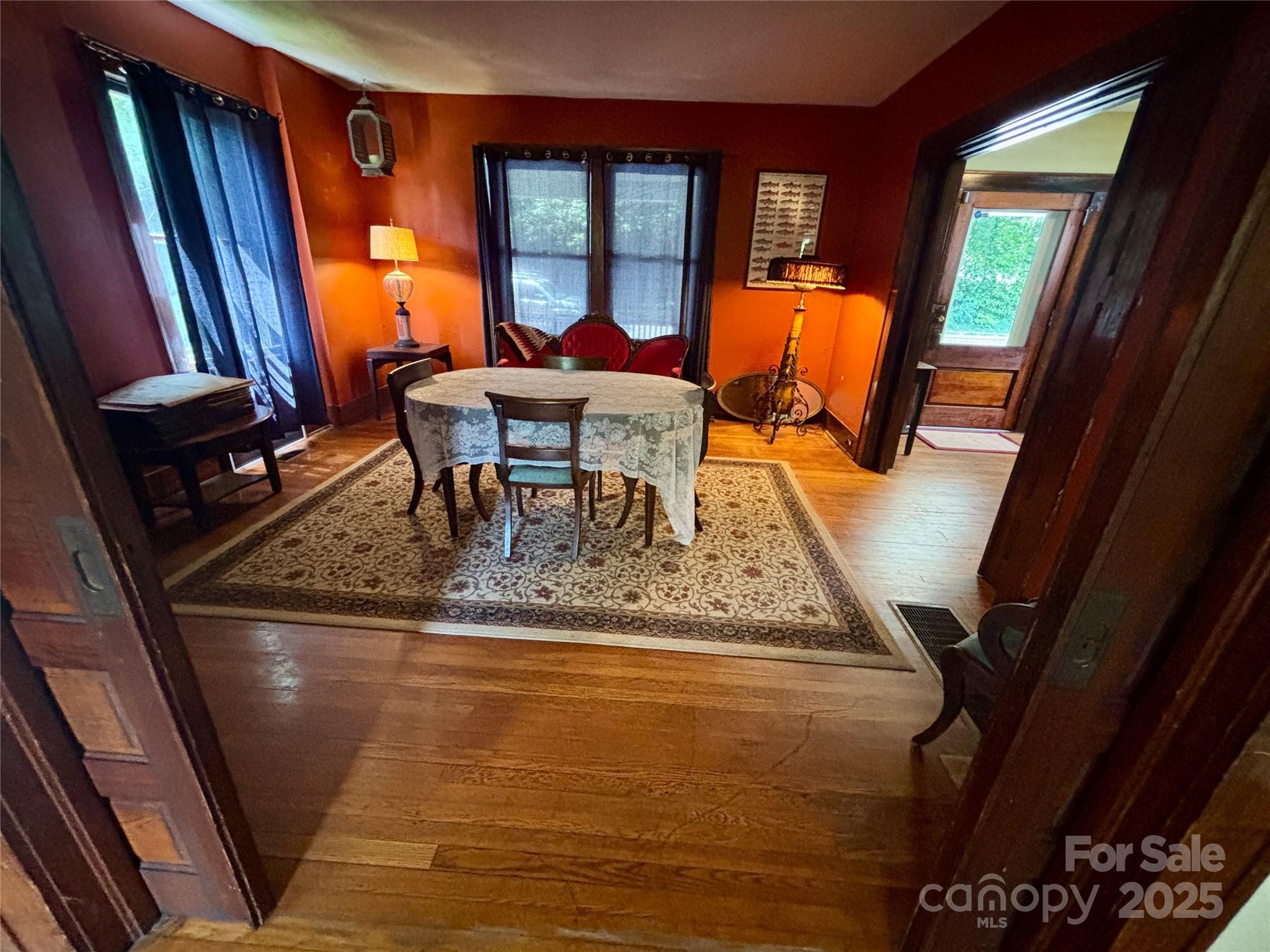 main property photo 9
