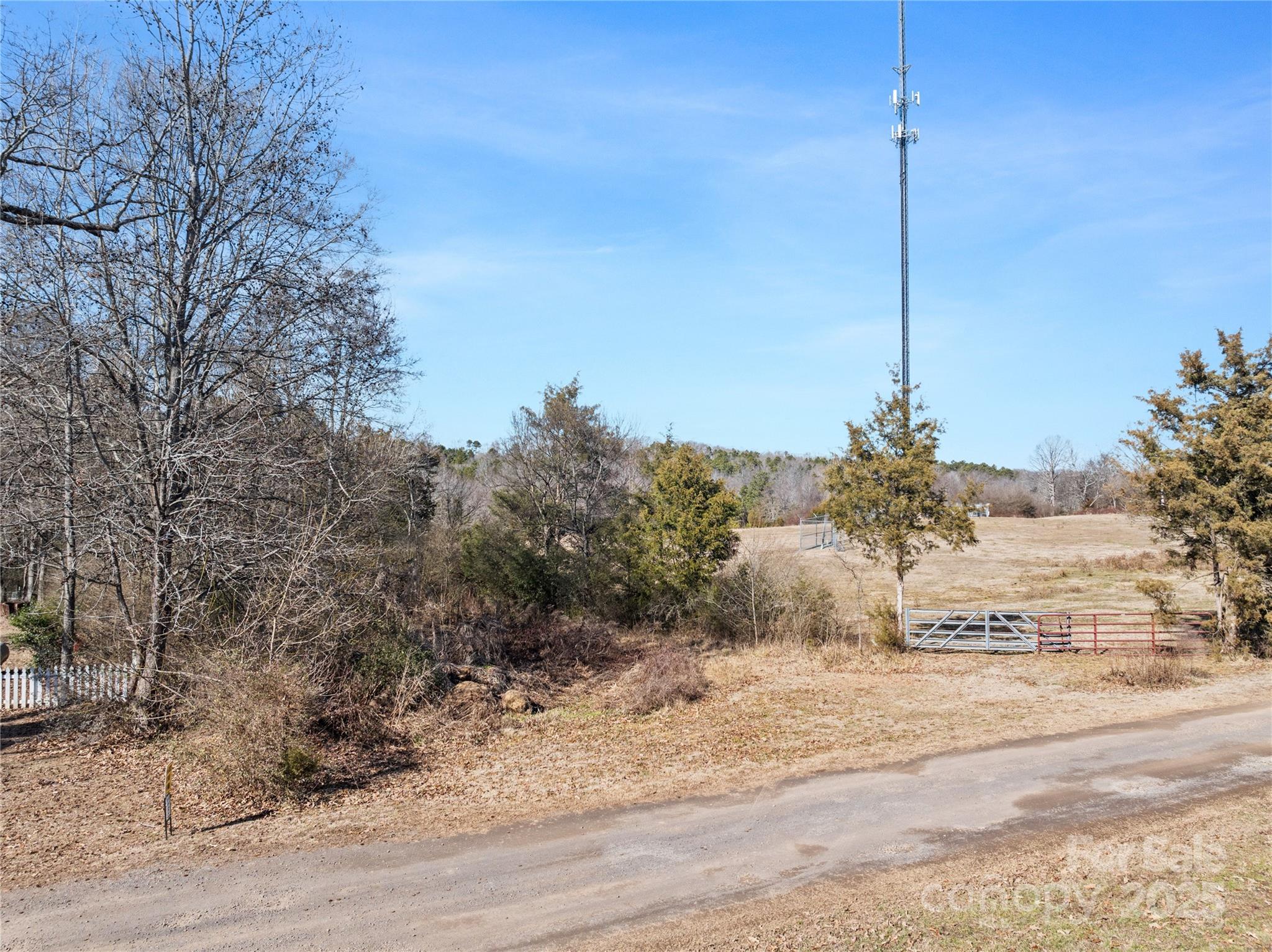 main property photo 8
