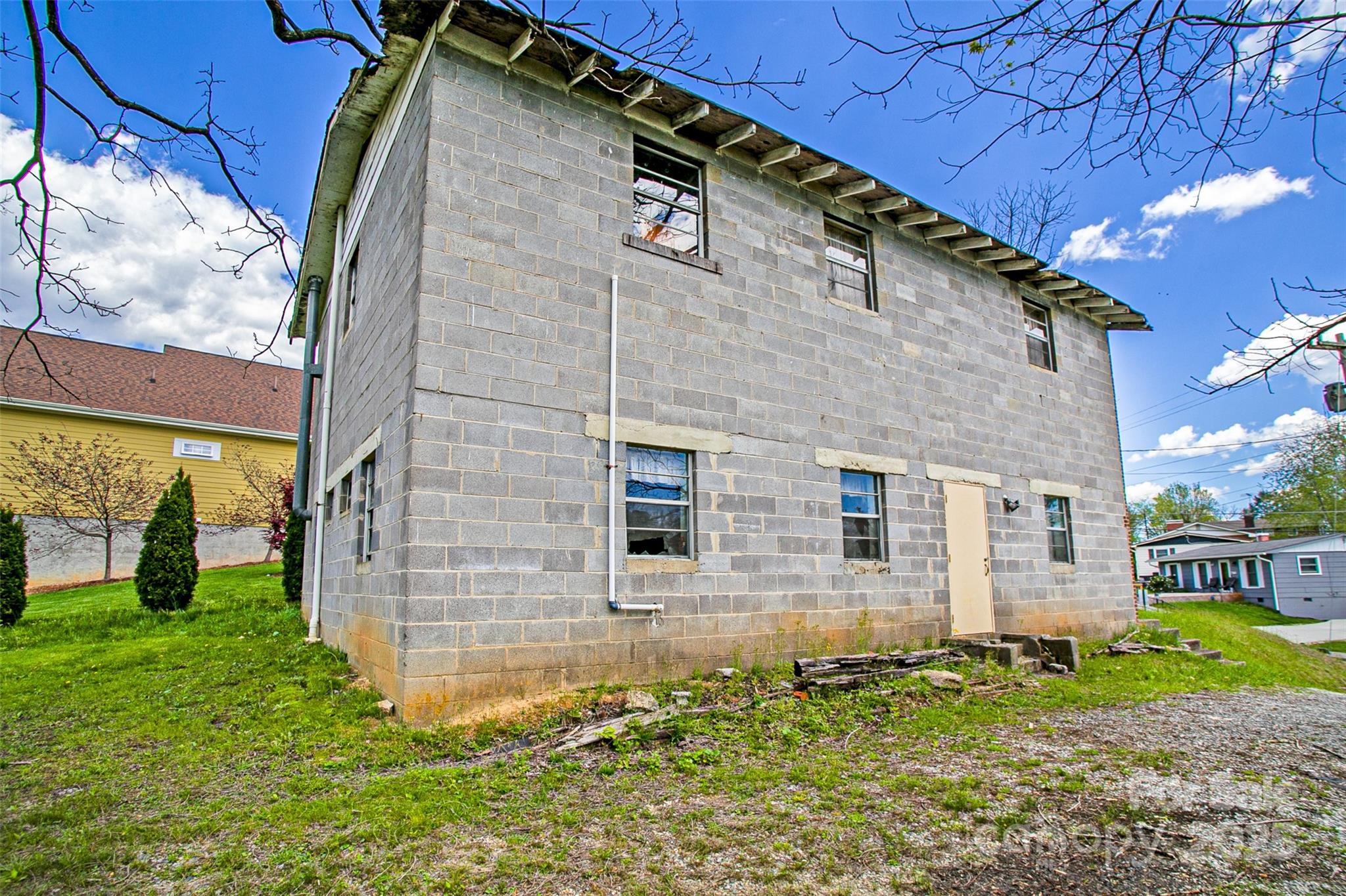 main property photo 25
