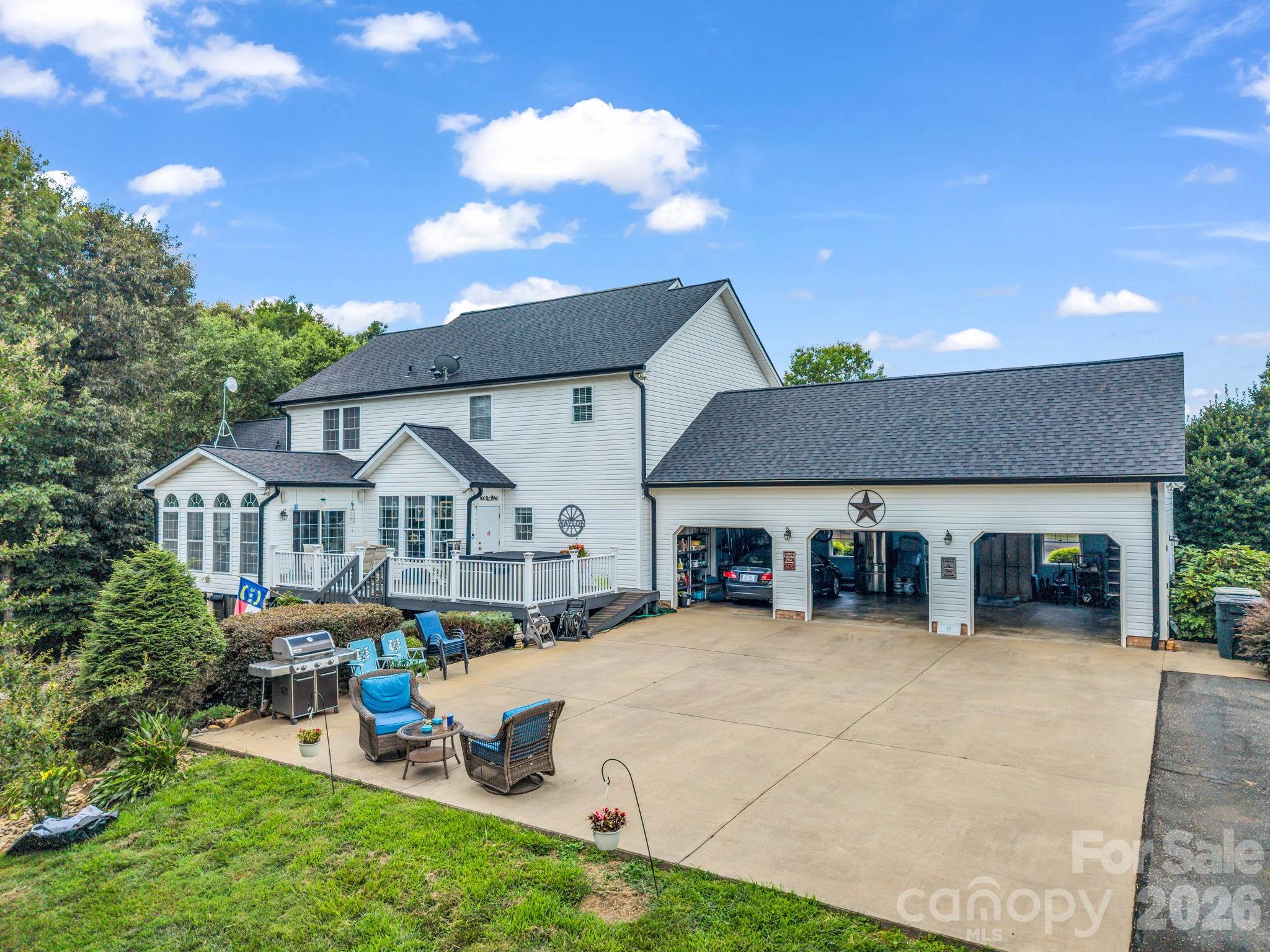 main property photo 11