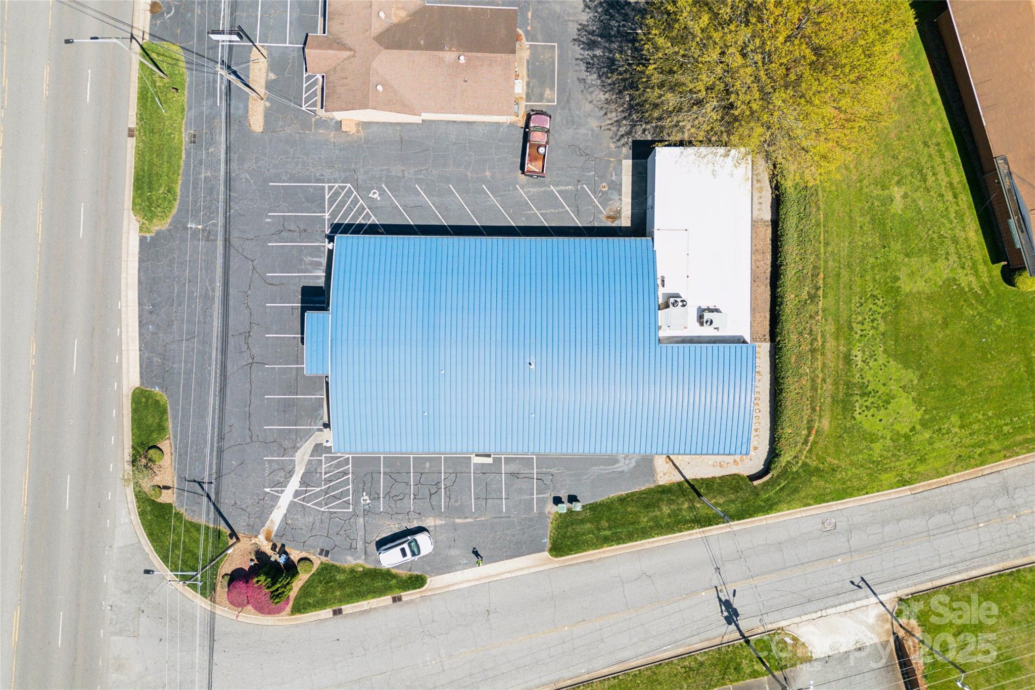 main property photo 28
