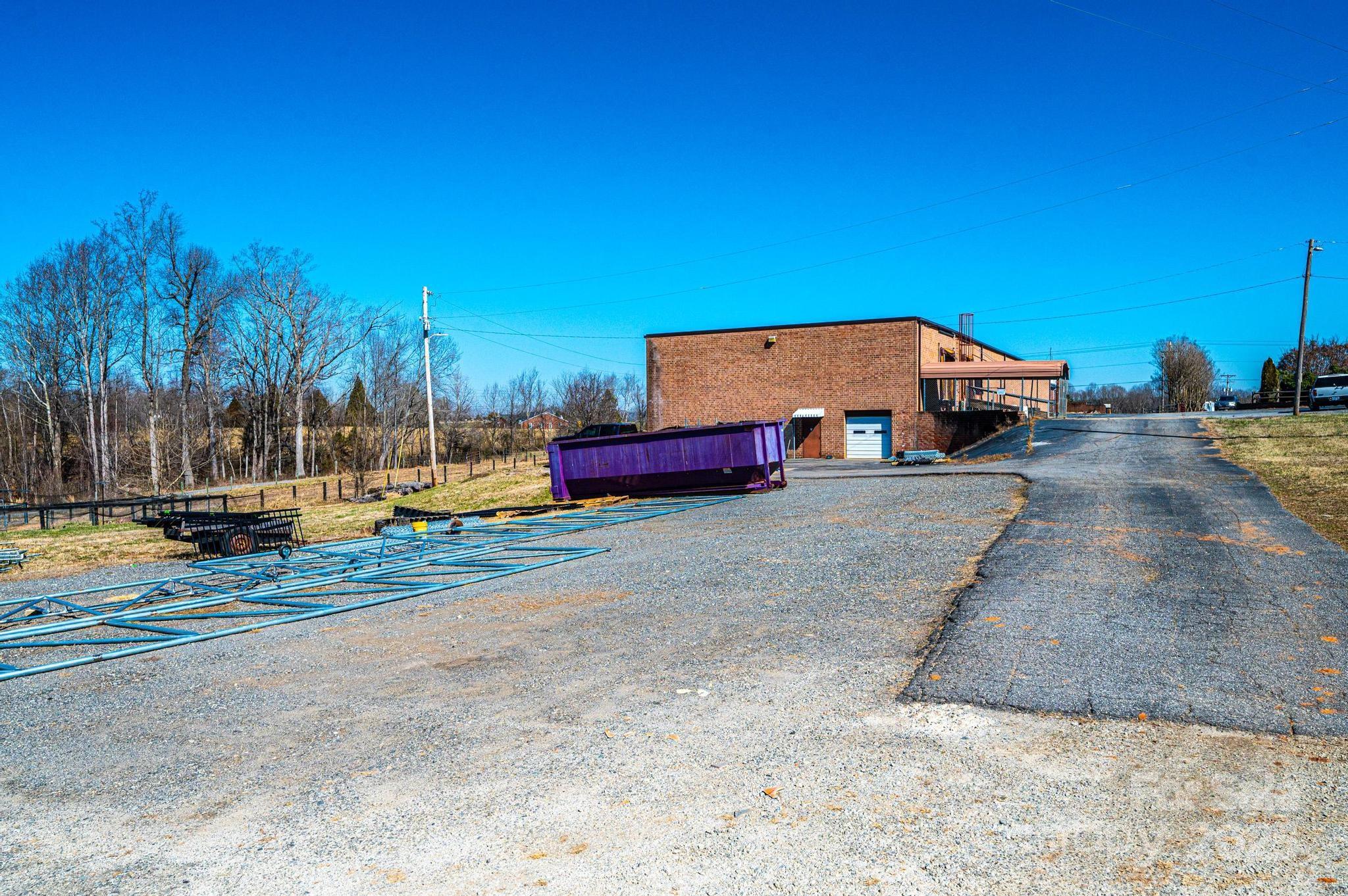 main property photo 40
