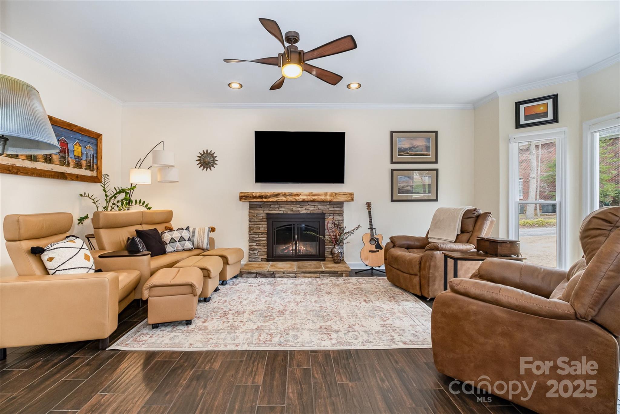 property viewer photo 3
