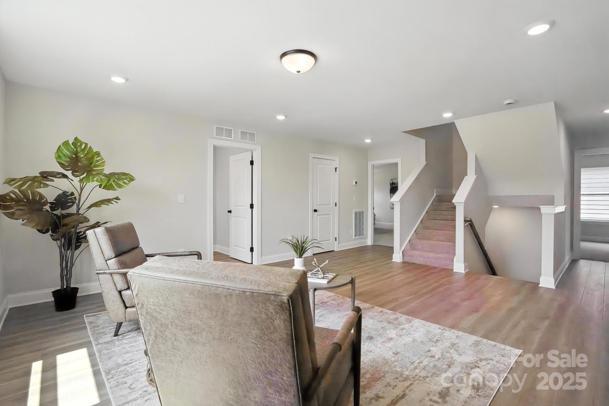 property viewer photo 23