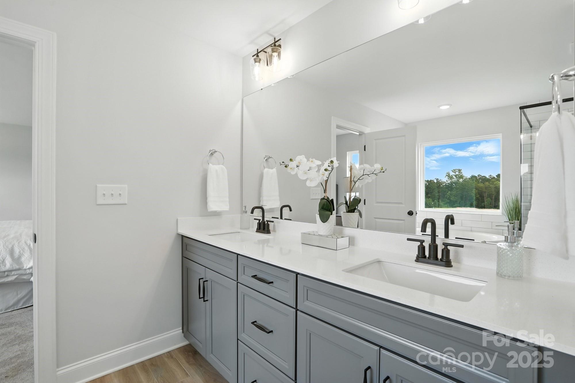 property viewer photo 27