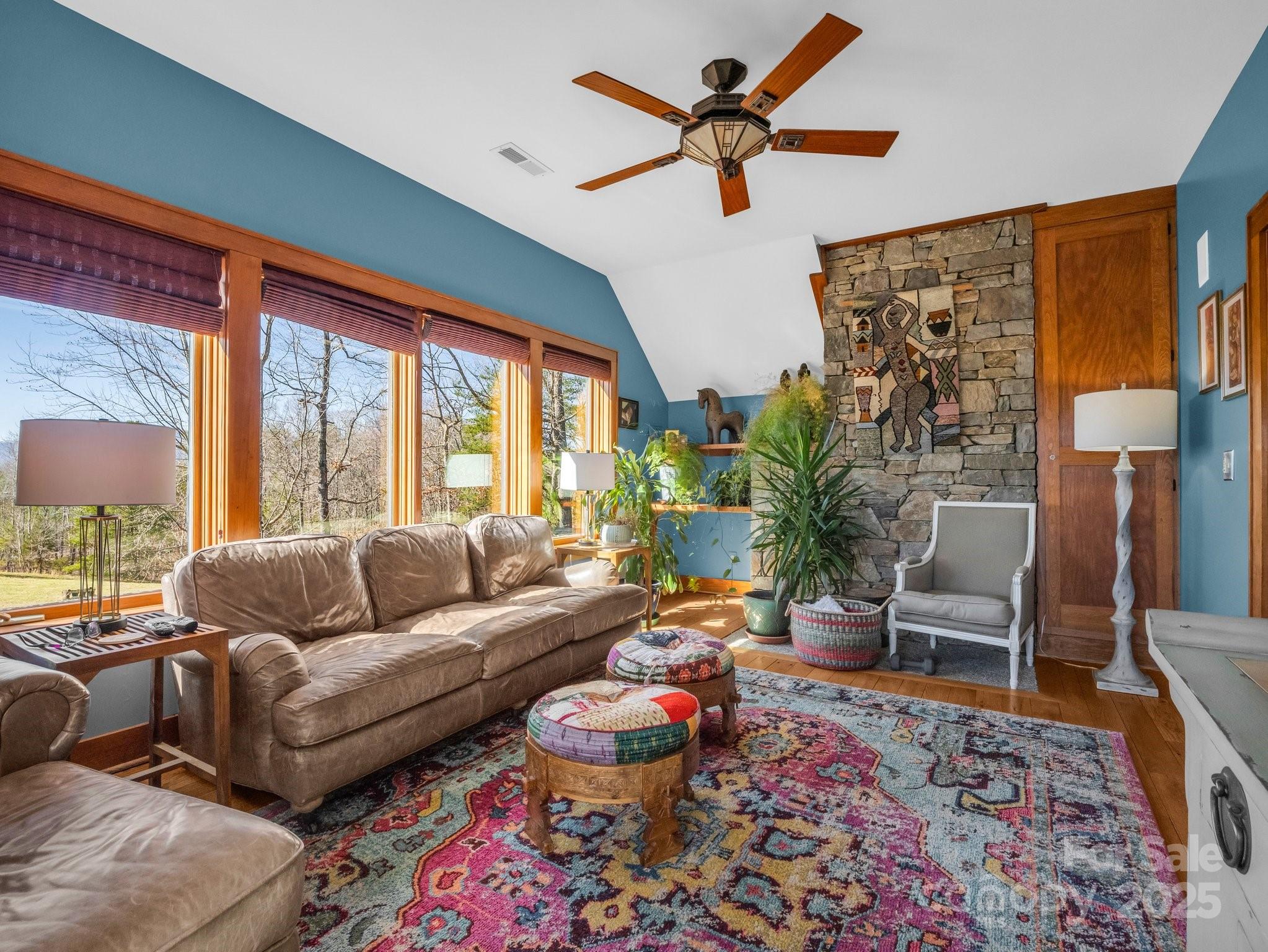 property viewer photo 8
