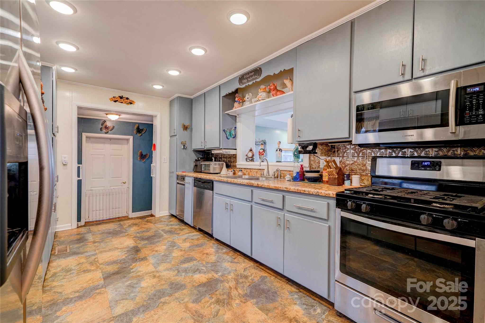 main property photo 11