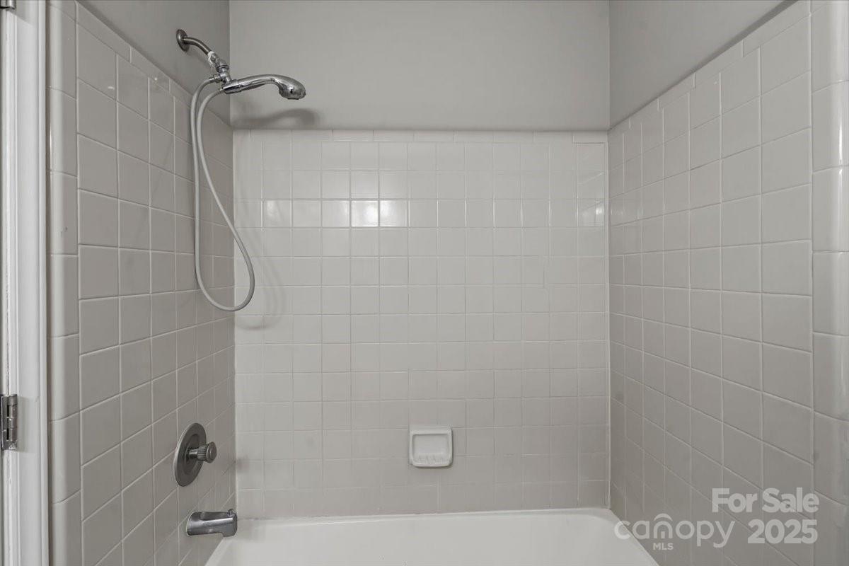 property viewer photo 12