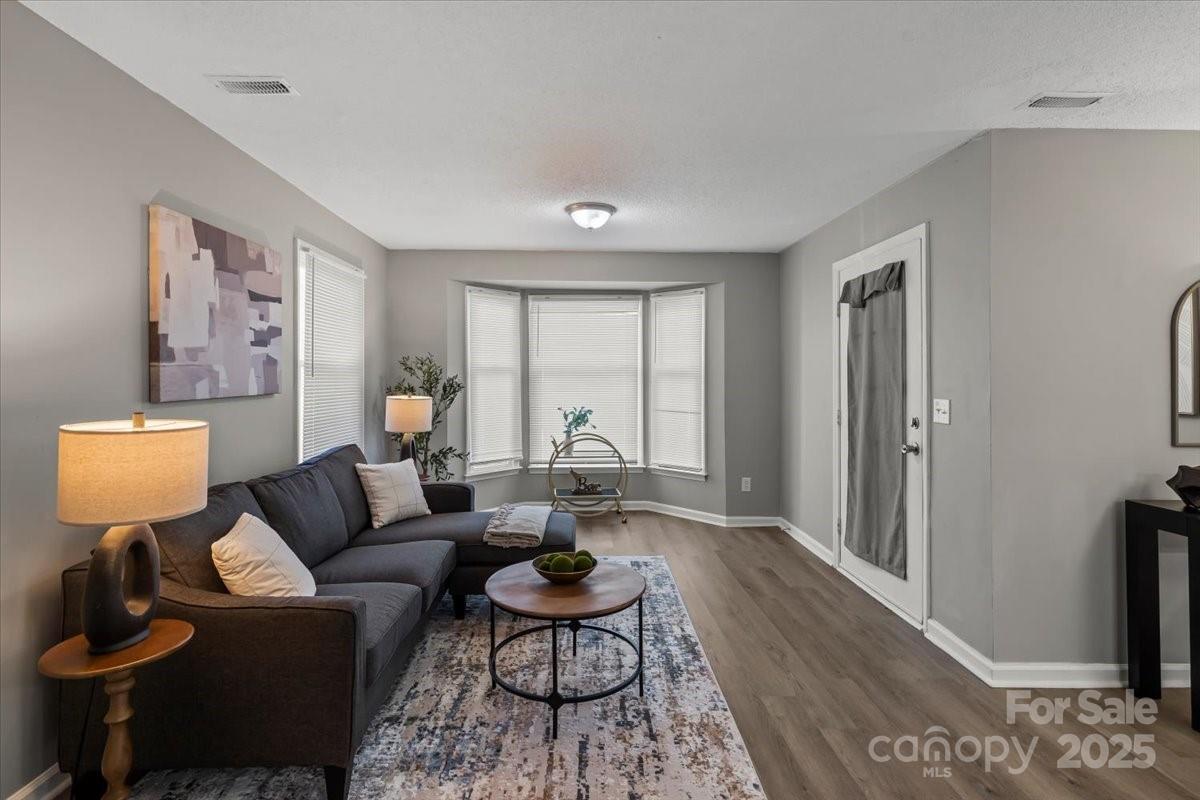 property viewer photo 2