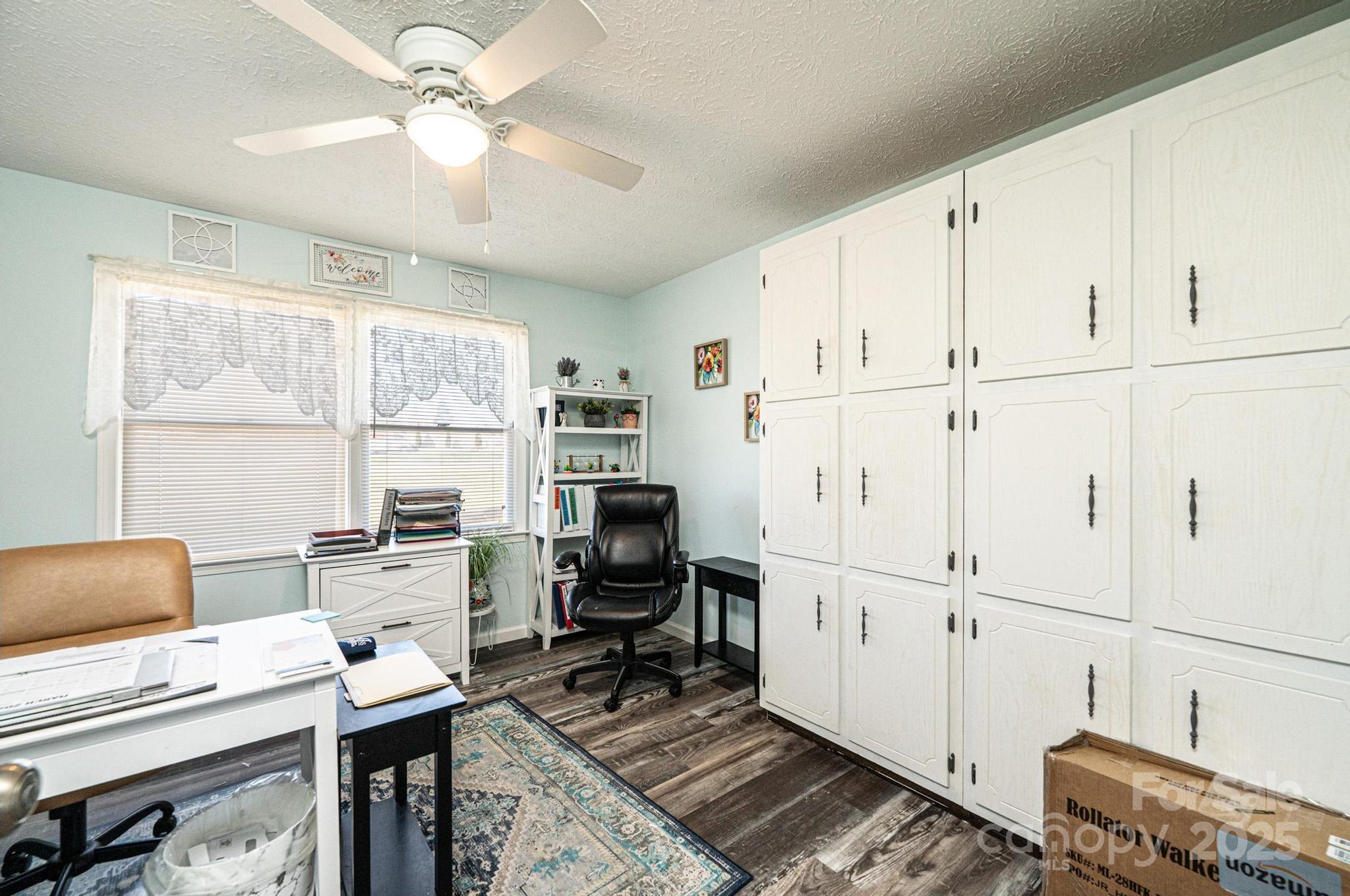 main property photo 28