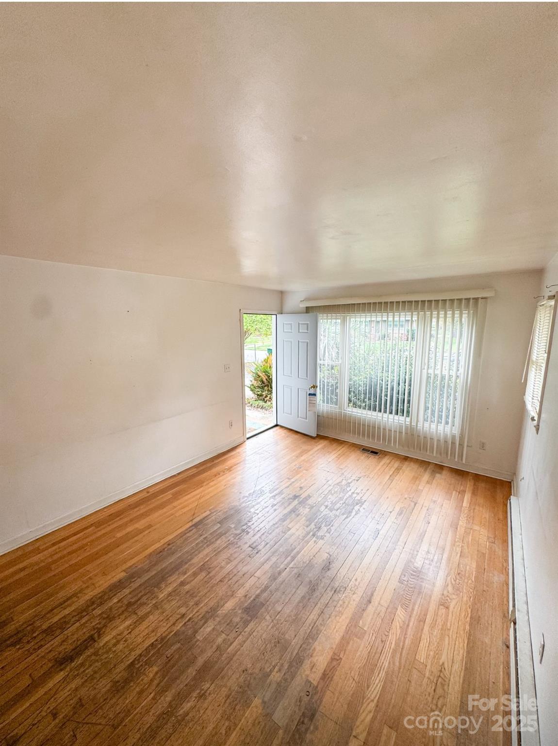 property viewer photo 6