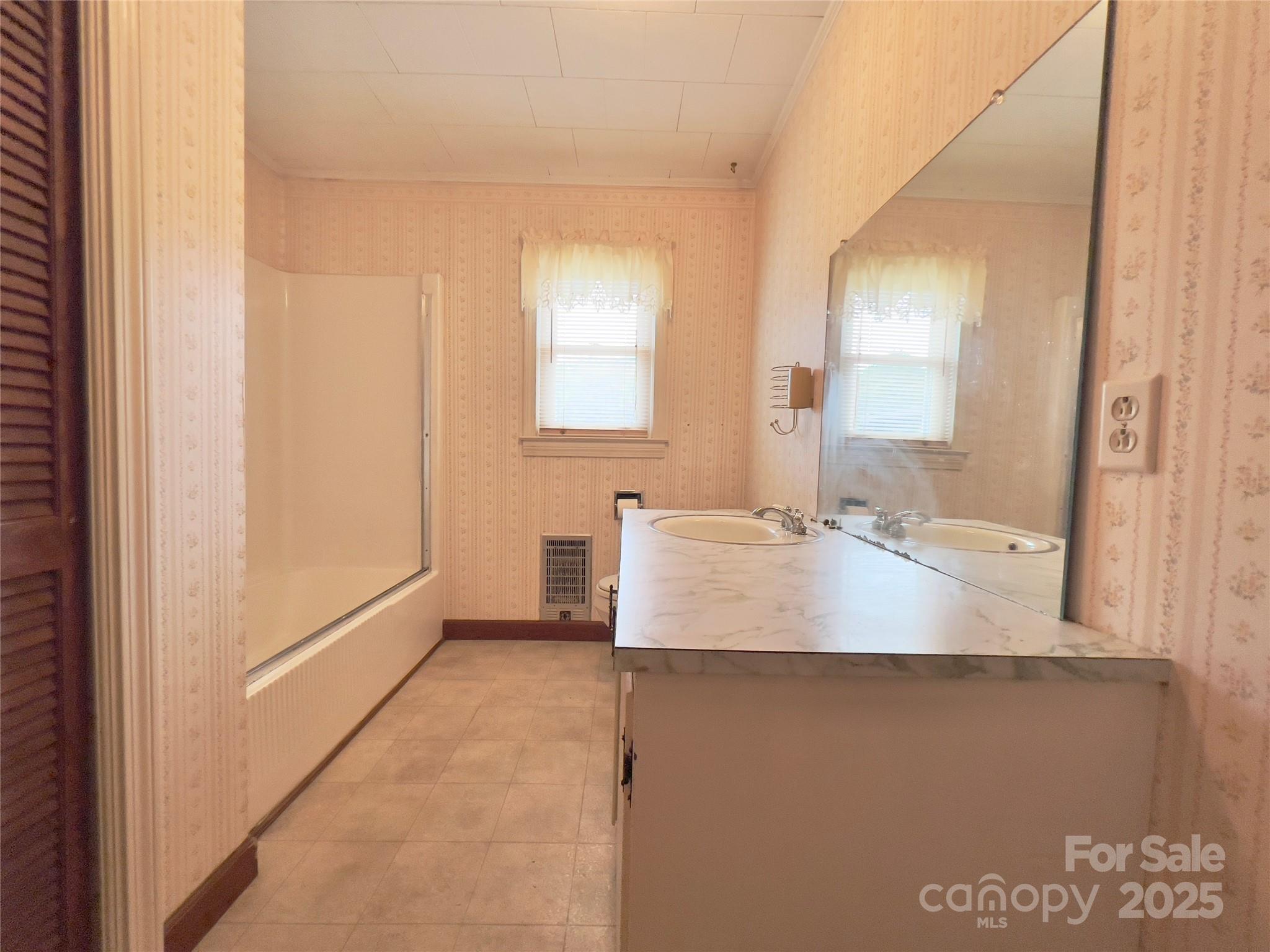 property viewer photo 16