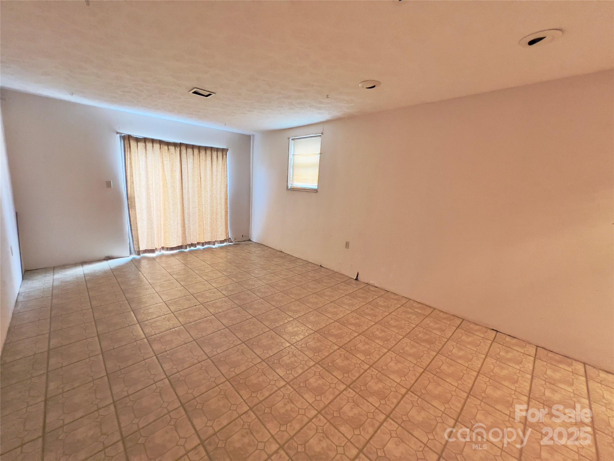 property viewer photo 17