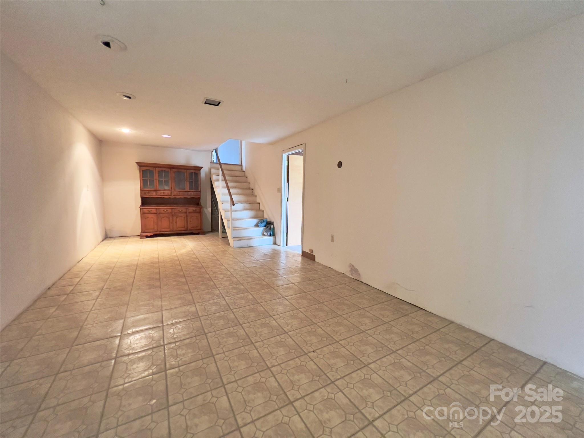 property viewer photo 18