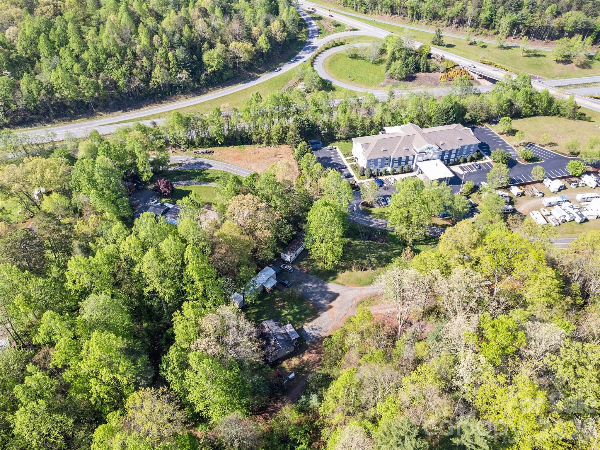 main property photo 4