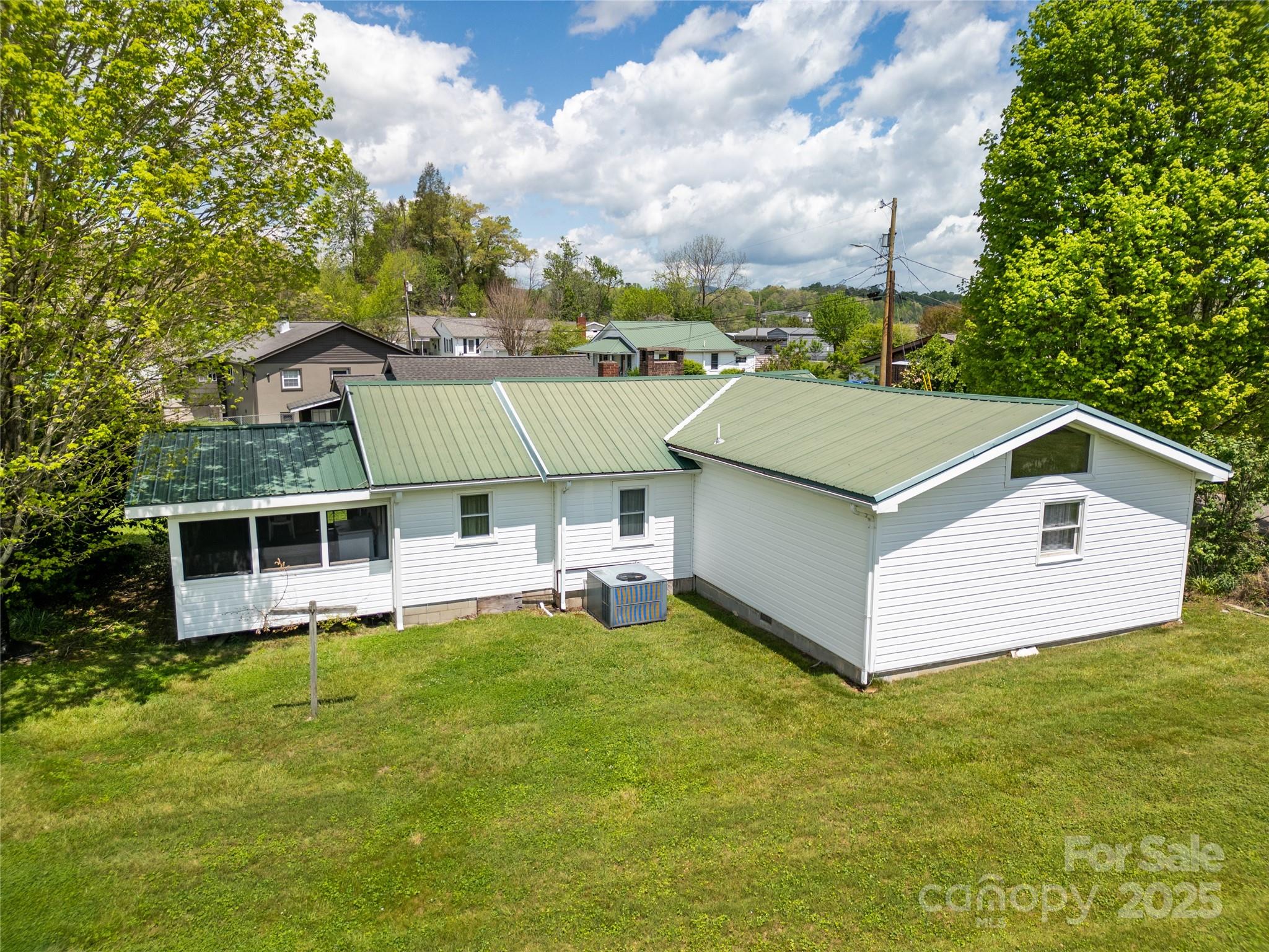 main property photo 28