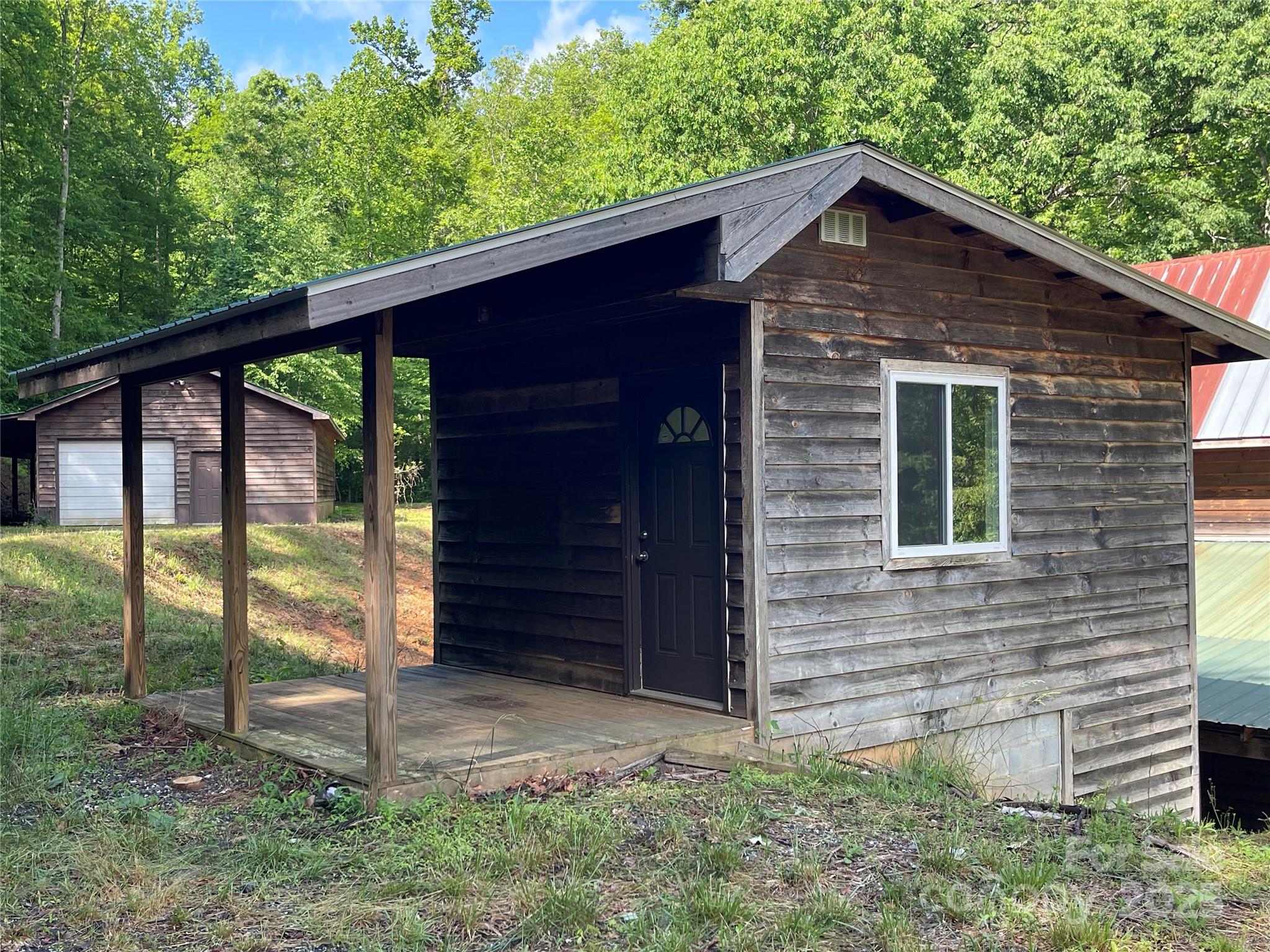 main property photo 32