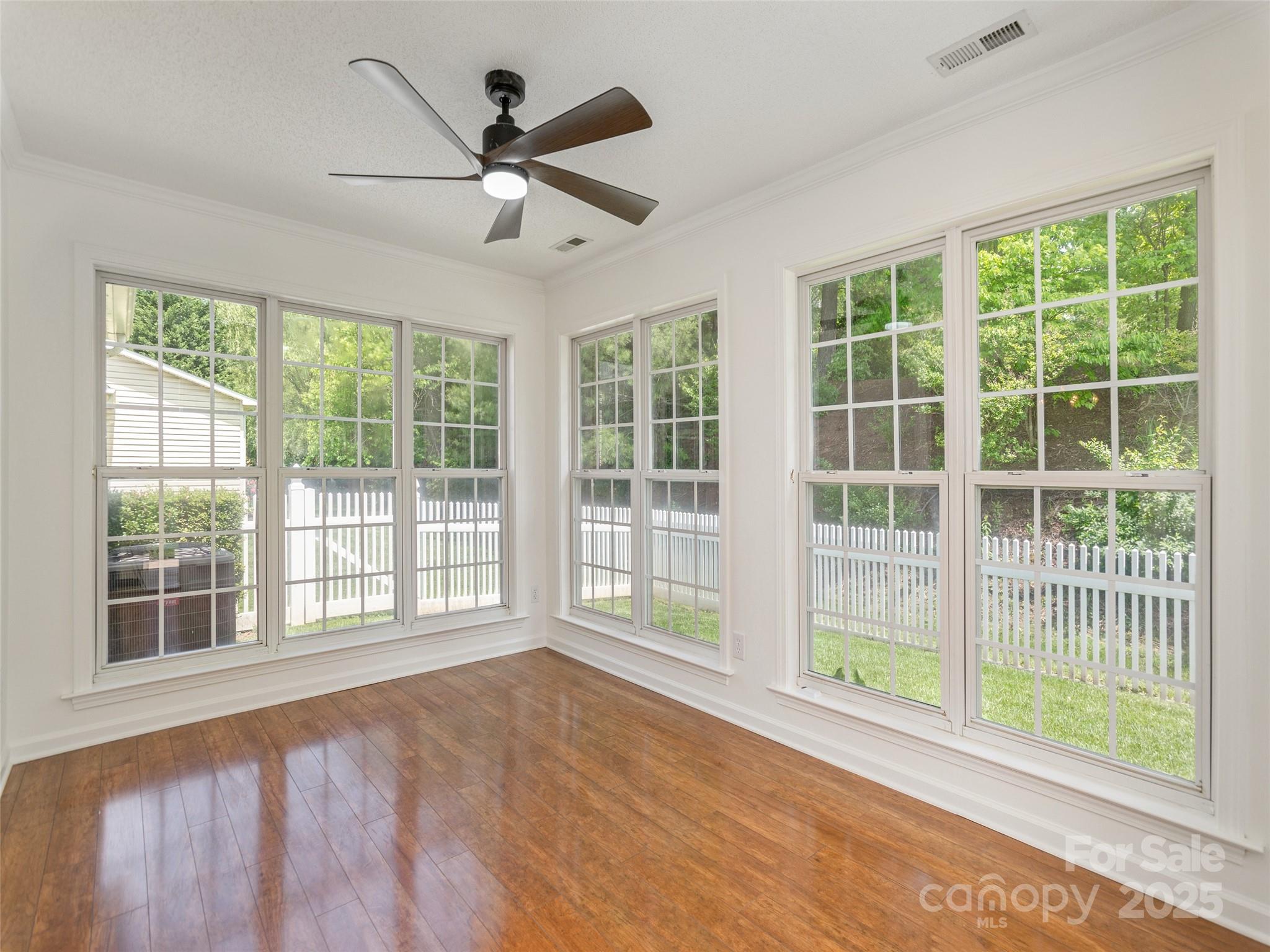 property viewer photo 9