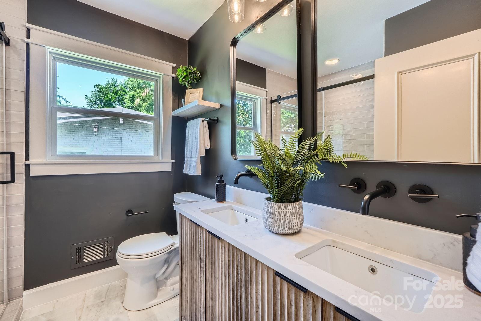 property viewer photo 15