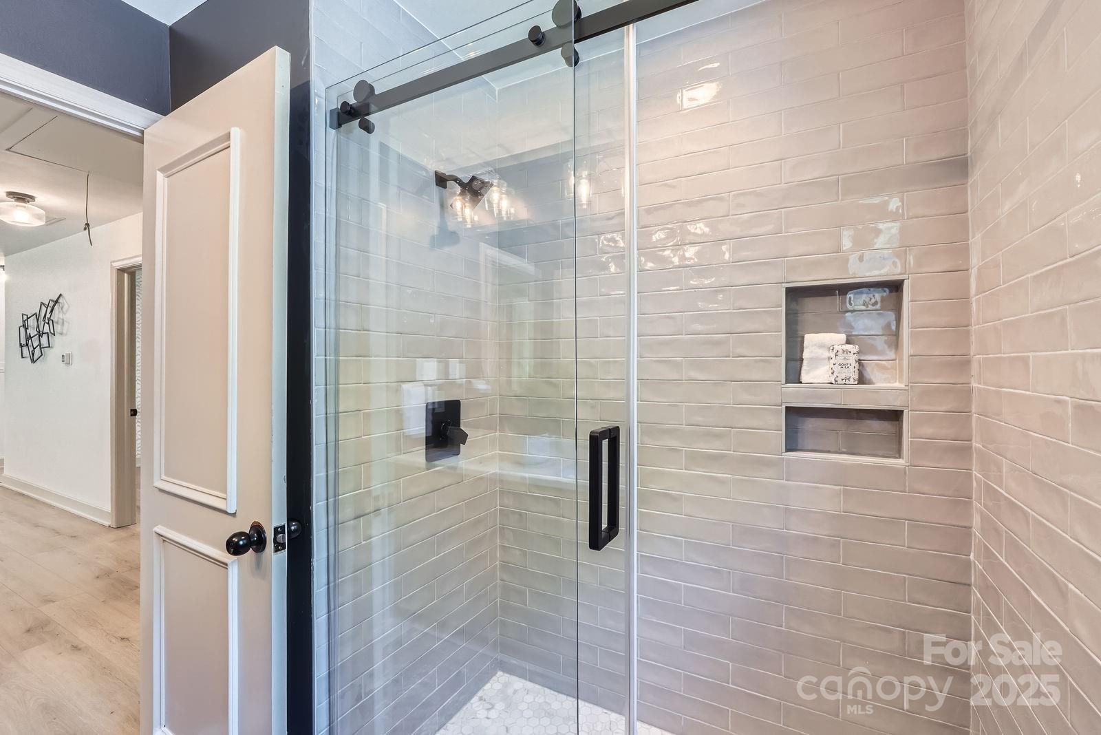 property viewer photo 16