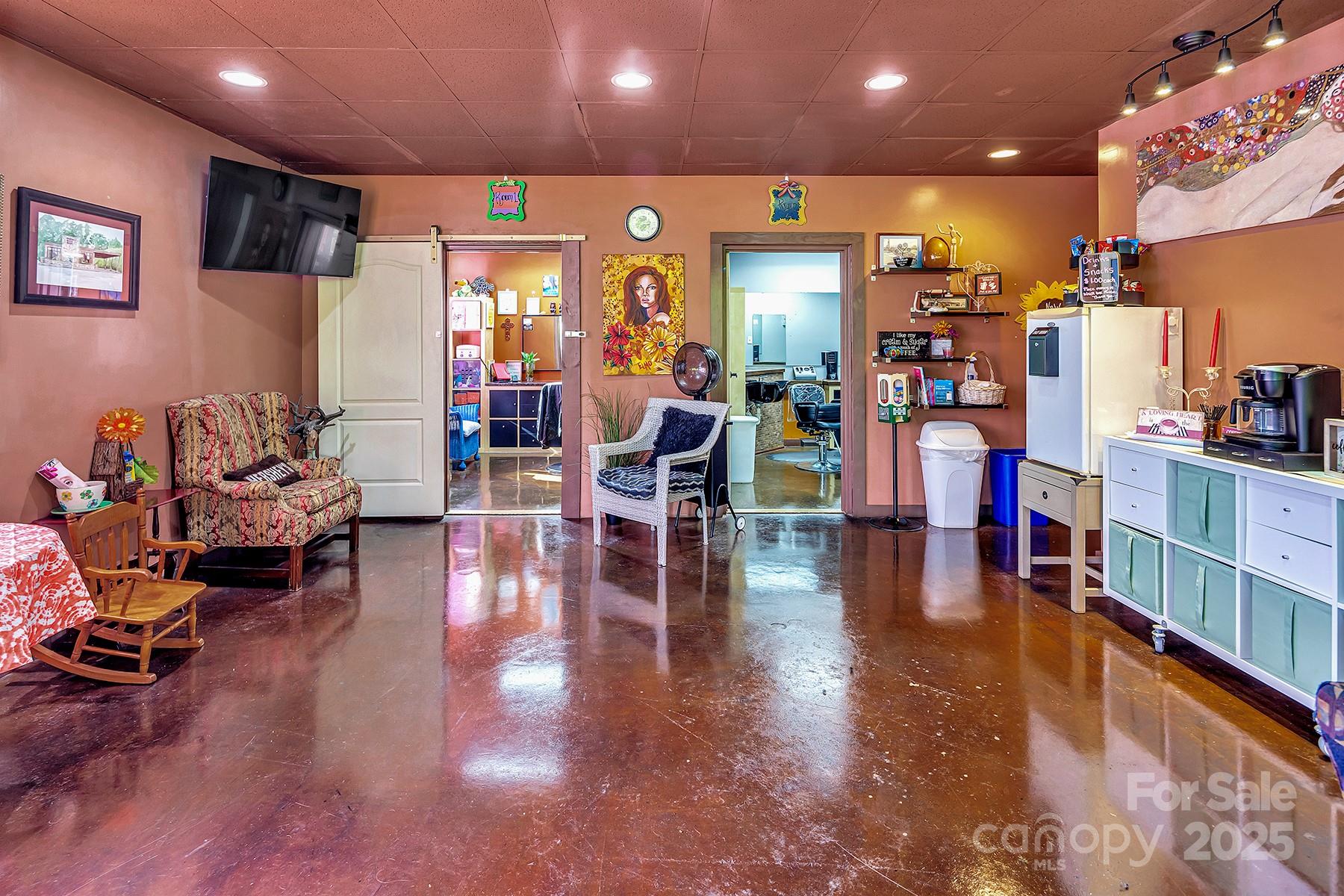 main property photo 22