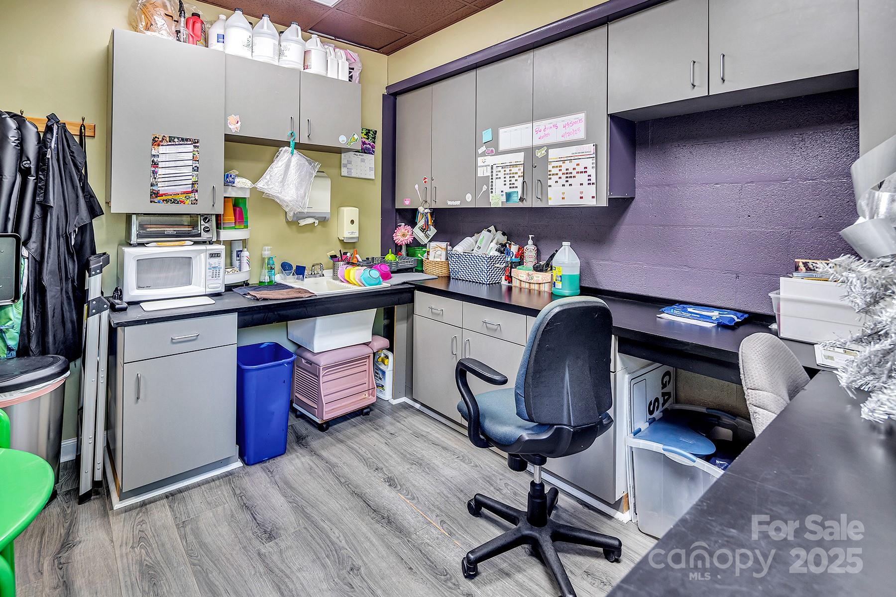 main property photo 30