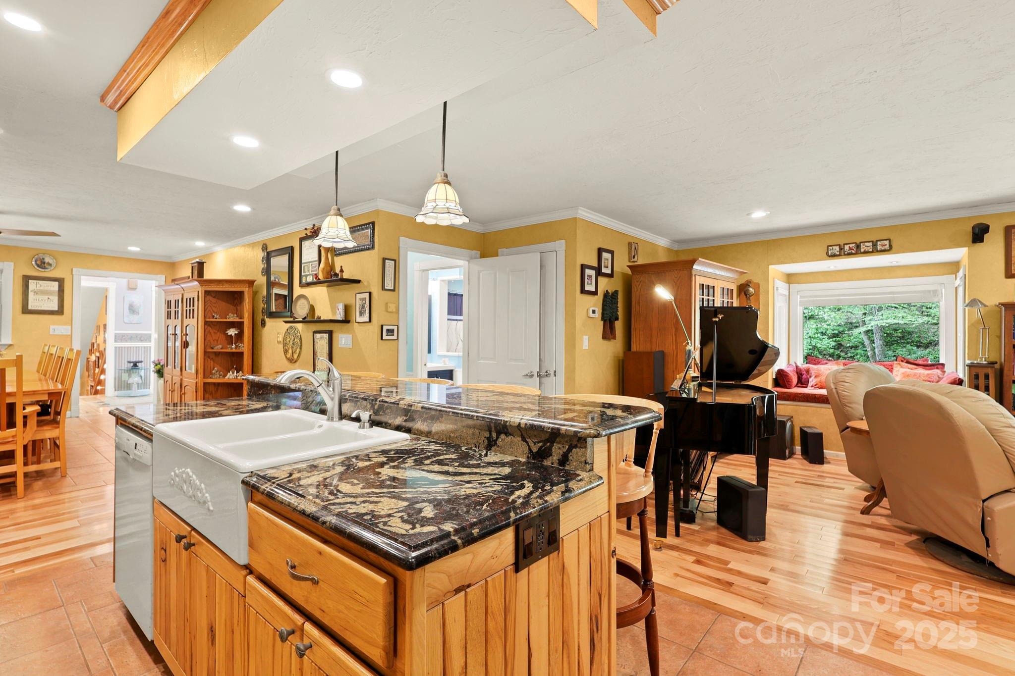 property viewer photo 7