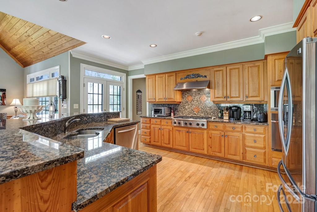 main property photo 6