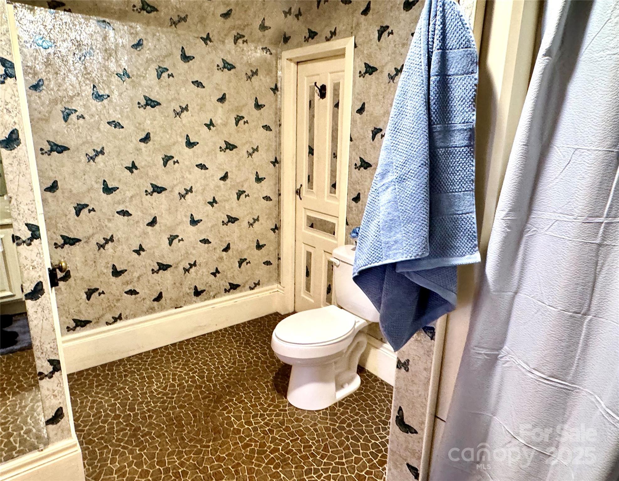 main property photo 32