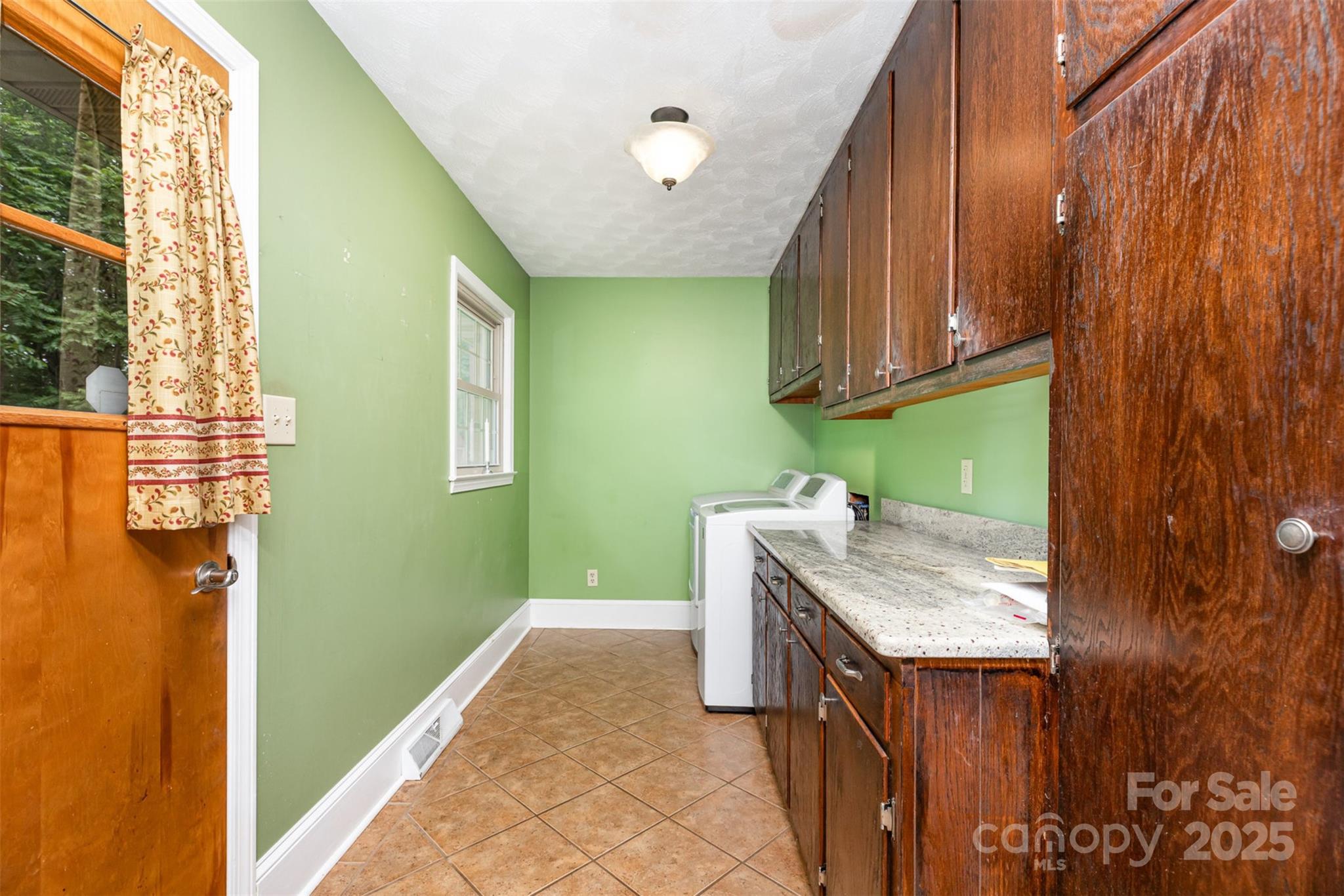 property viewer photo 10
