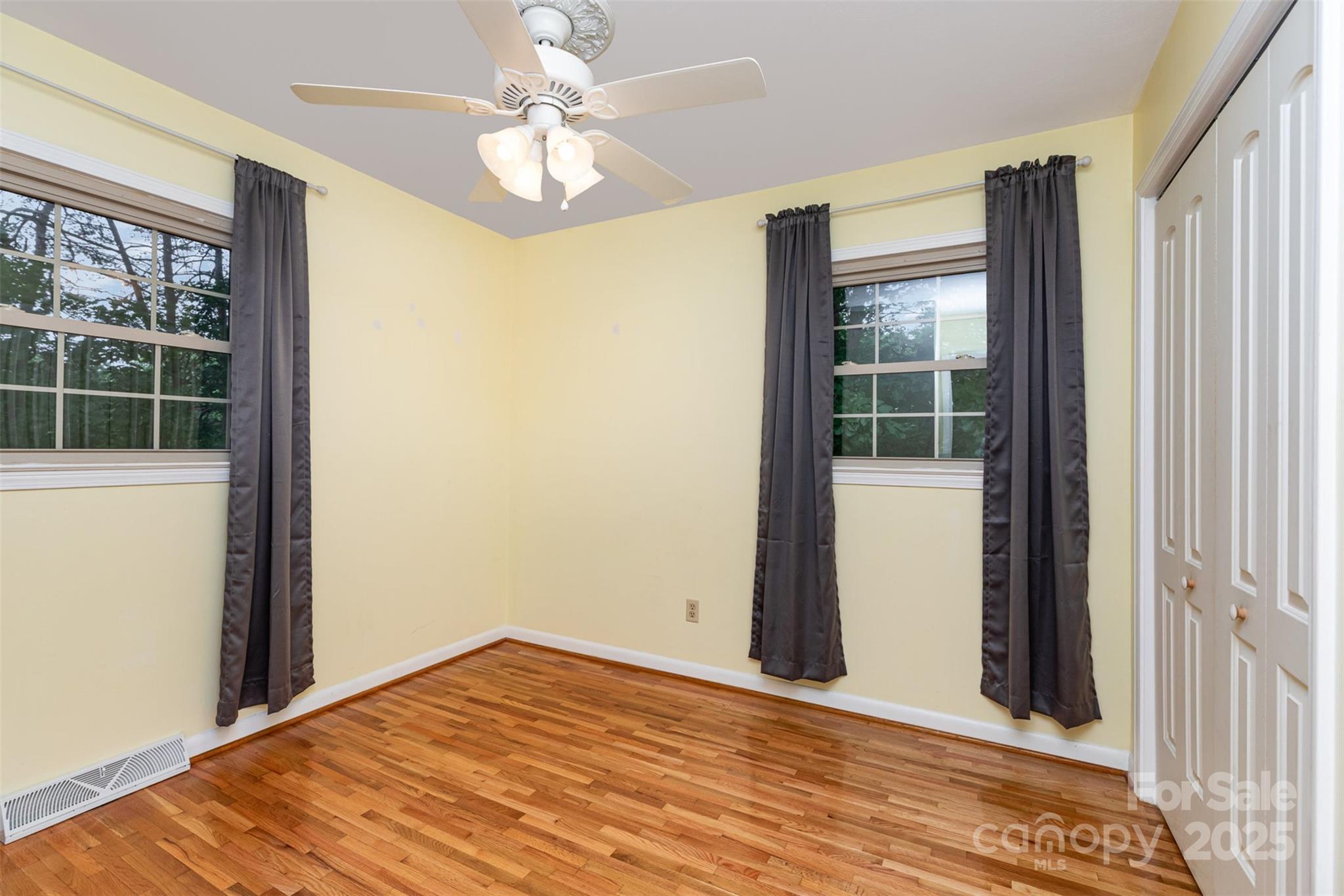 property viewer photo 13