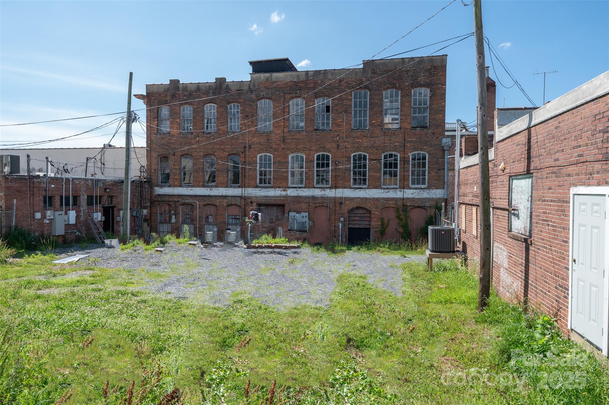 main property photo 40