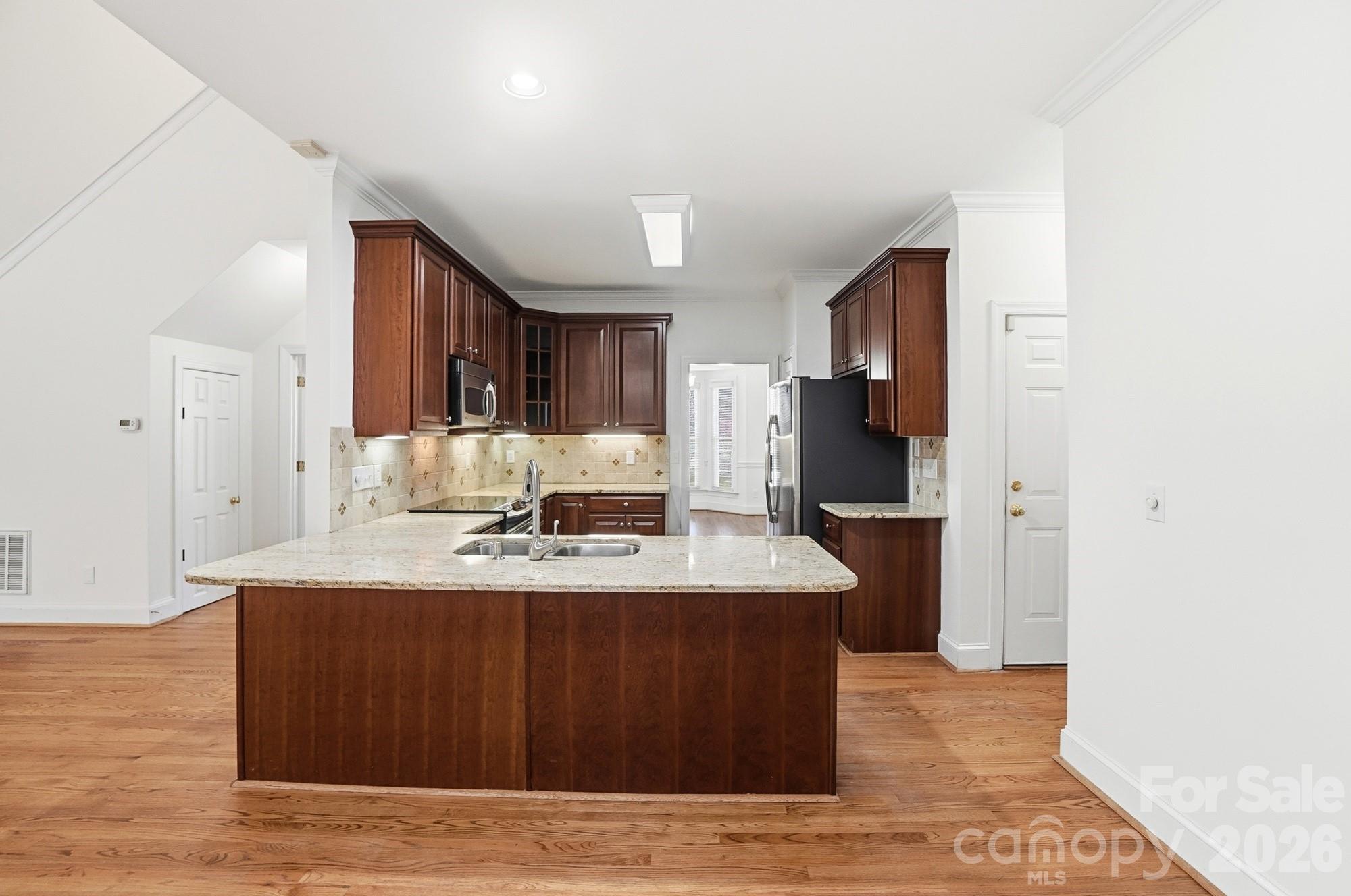 property viewer photo 12
